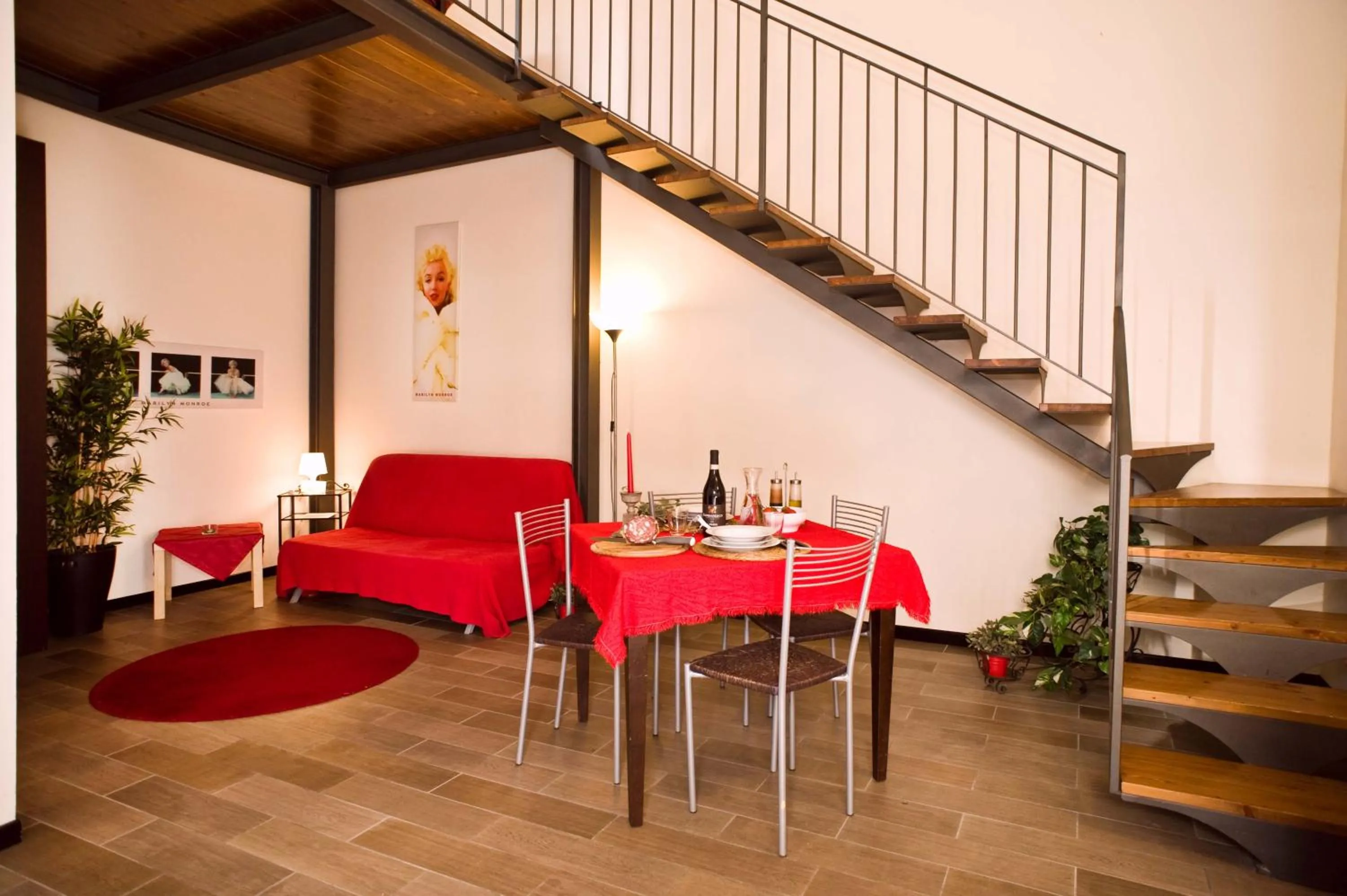 Dining area in Argentiere Room Apartments