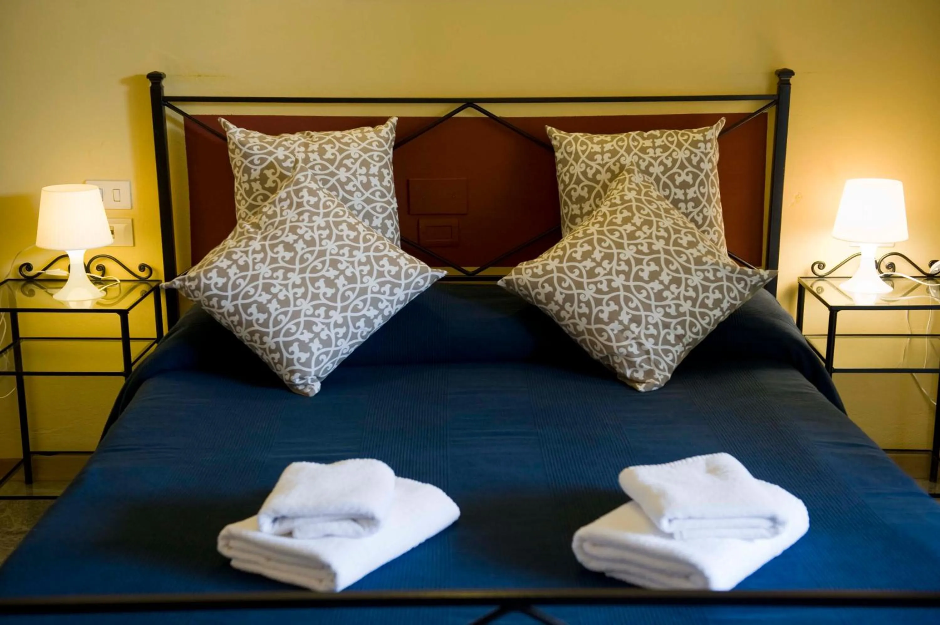 Bed in Argentiere Room Apartments