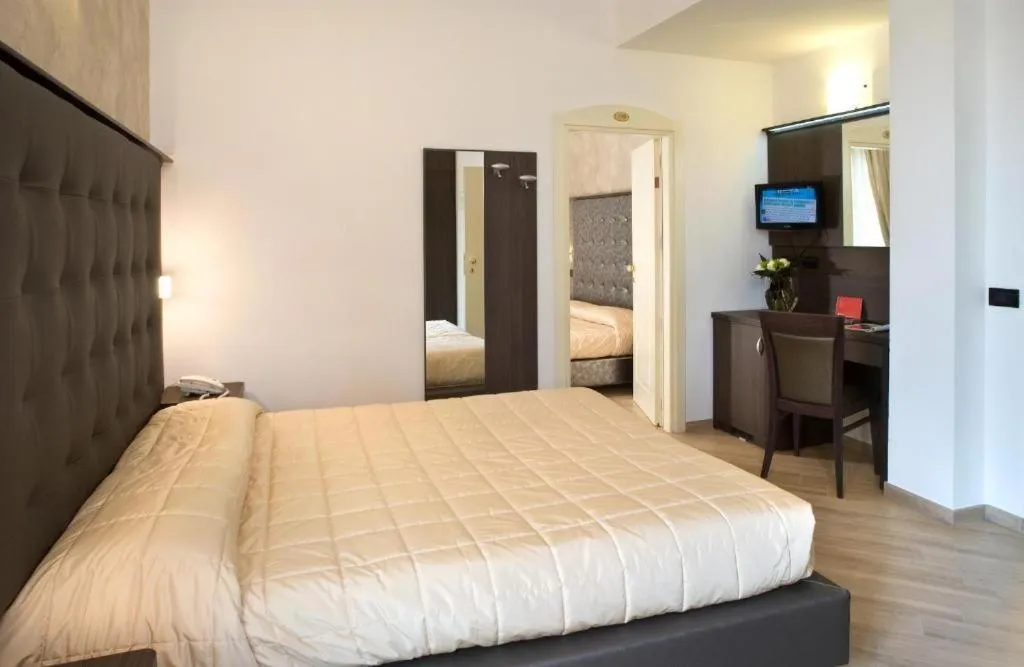 Photo of the whole room, Bed in Hotel Villa Luigia