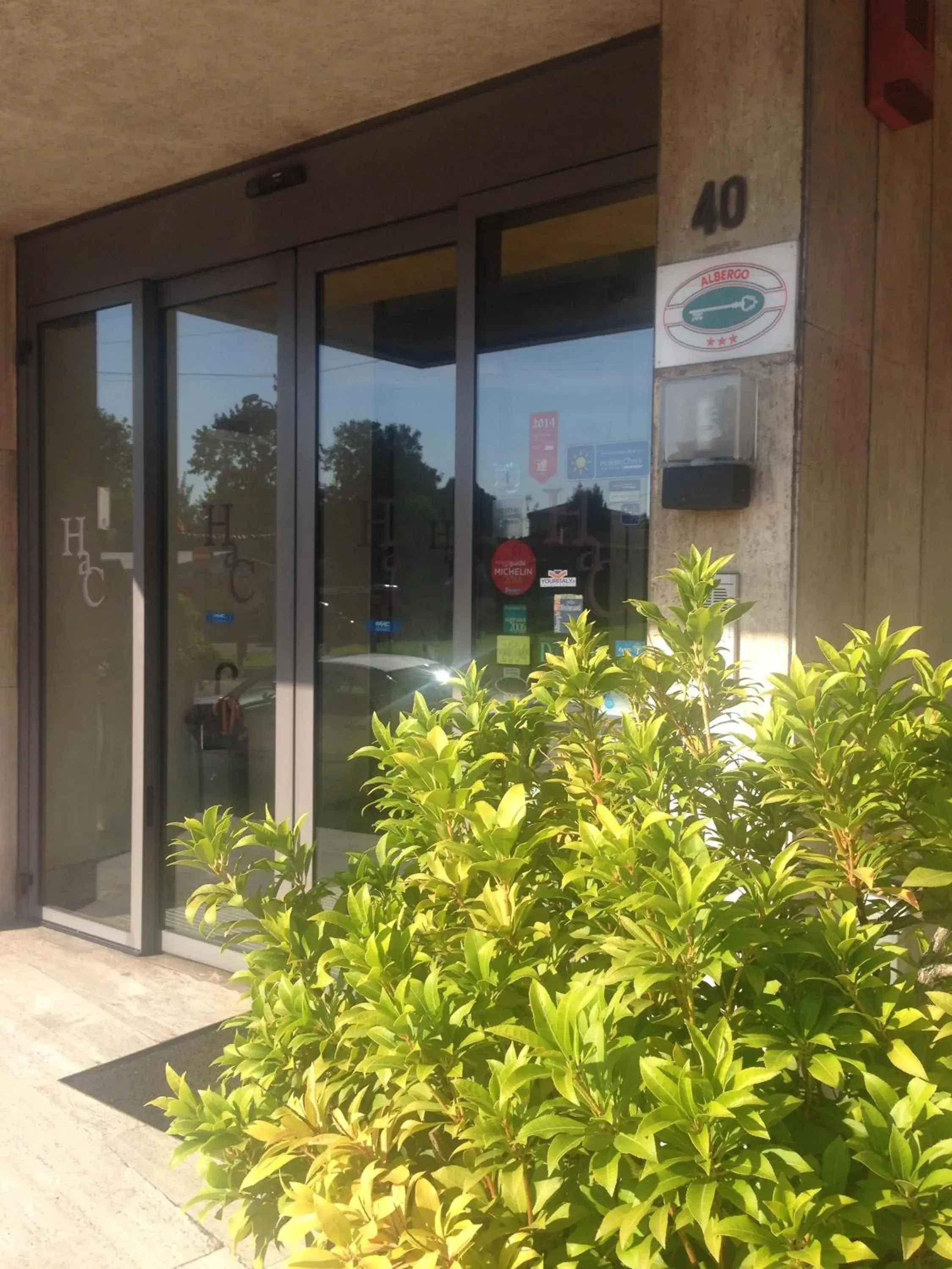 Facade/entrance in Hotel Al Cason Facade/entrance in Hotel Al Cason