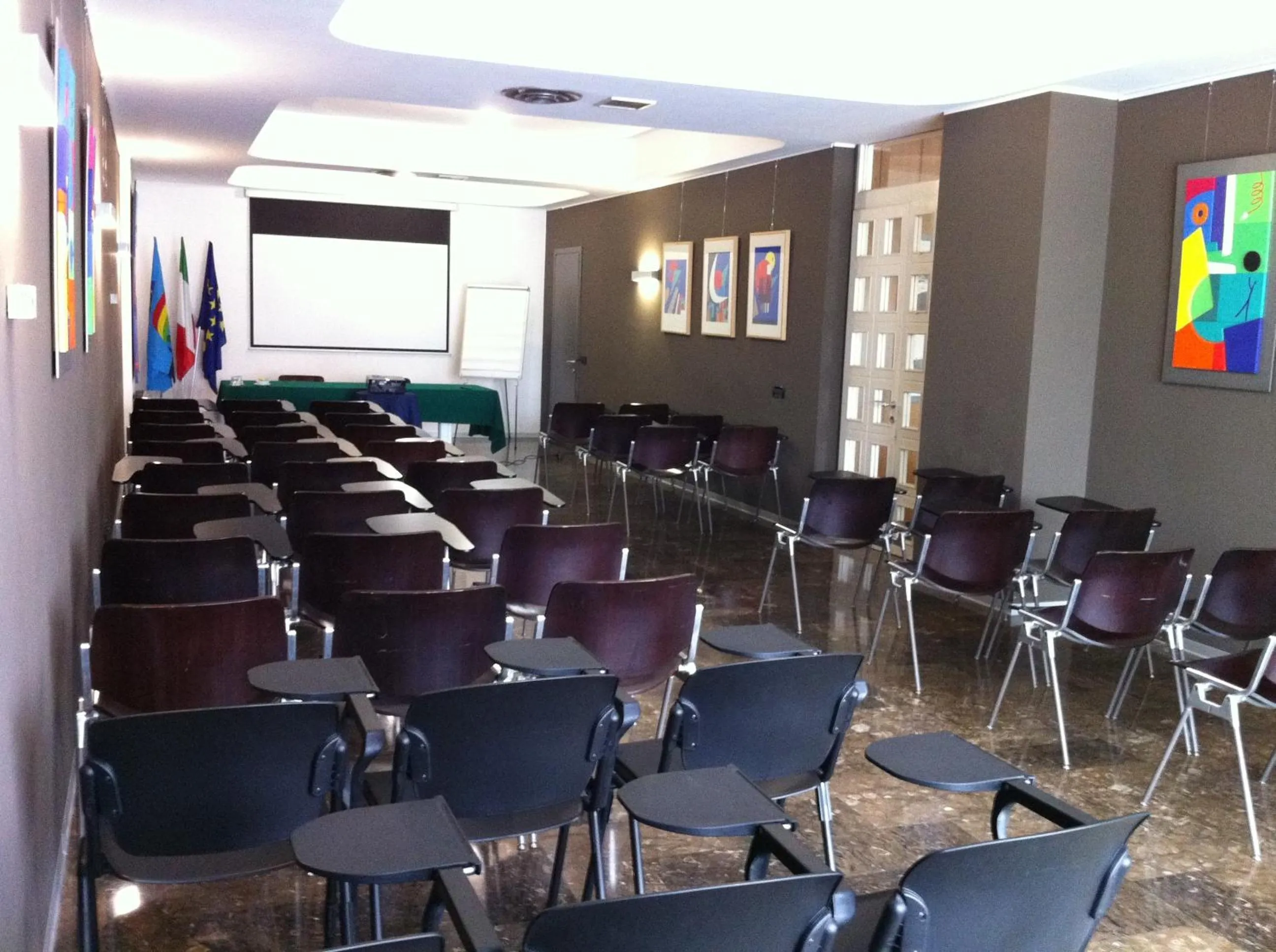 Business facilities in Hotel Al Cason