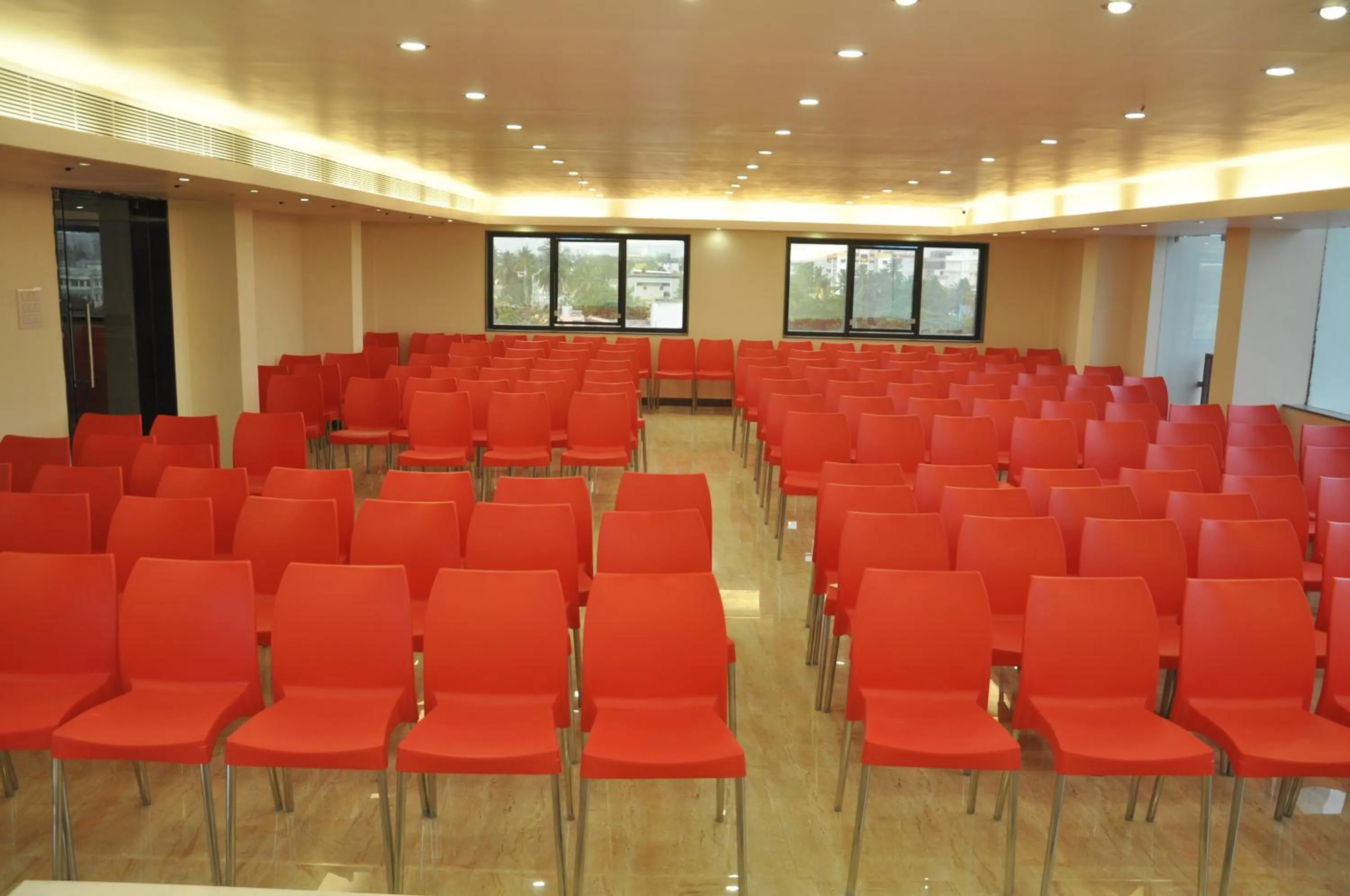 Banquet/Function facilities in Hotel Tamizh Park