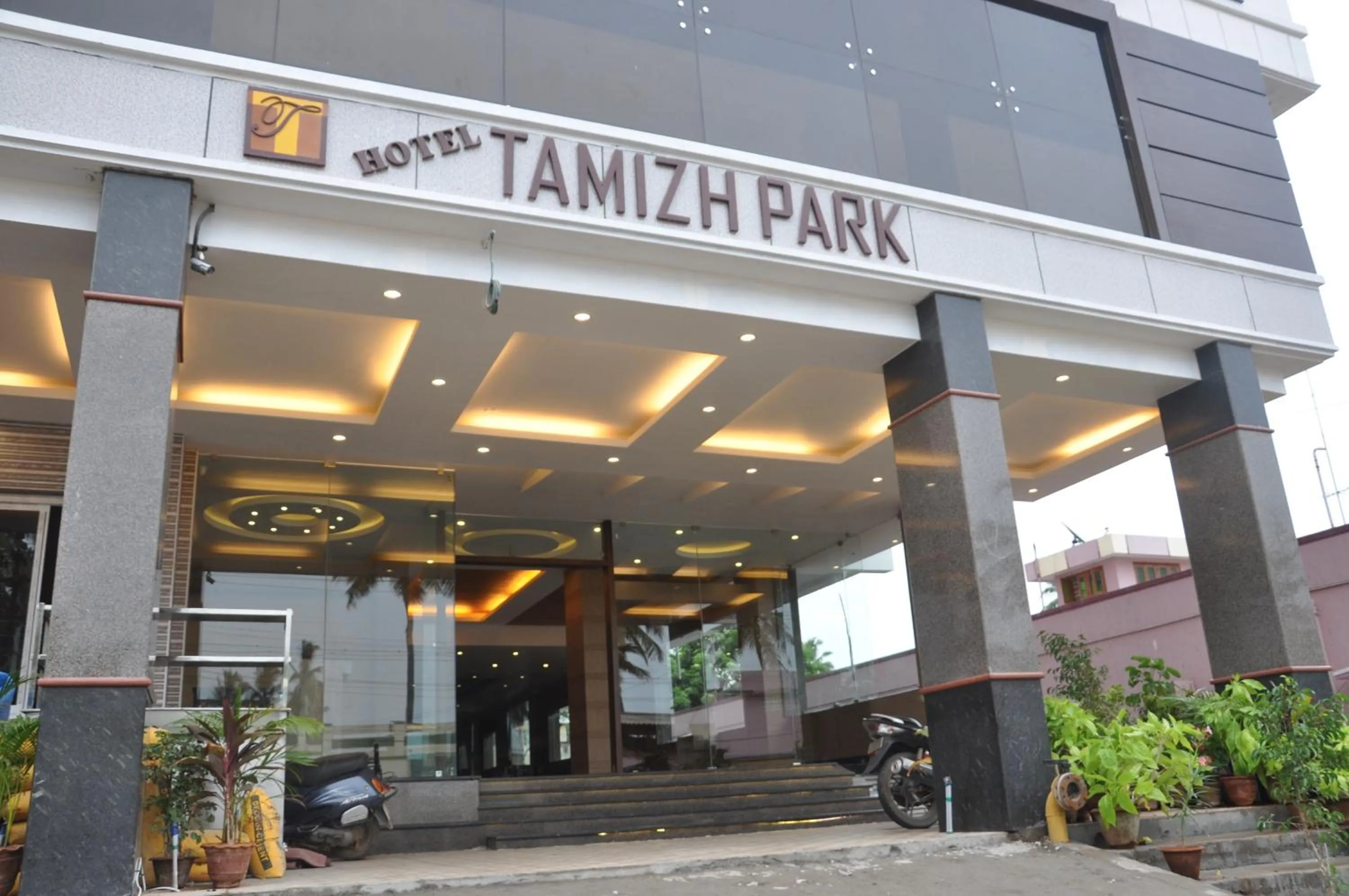 Property building in Hotel Tamizh Park