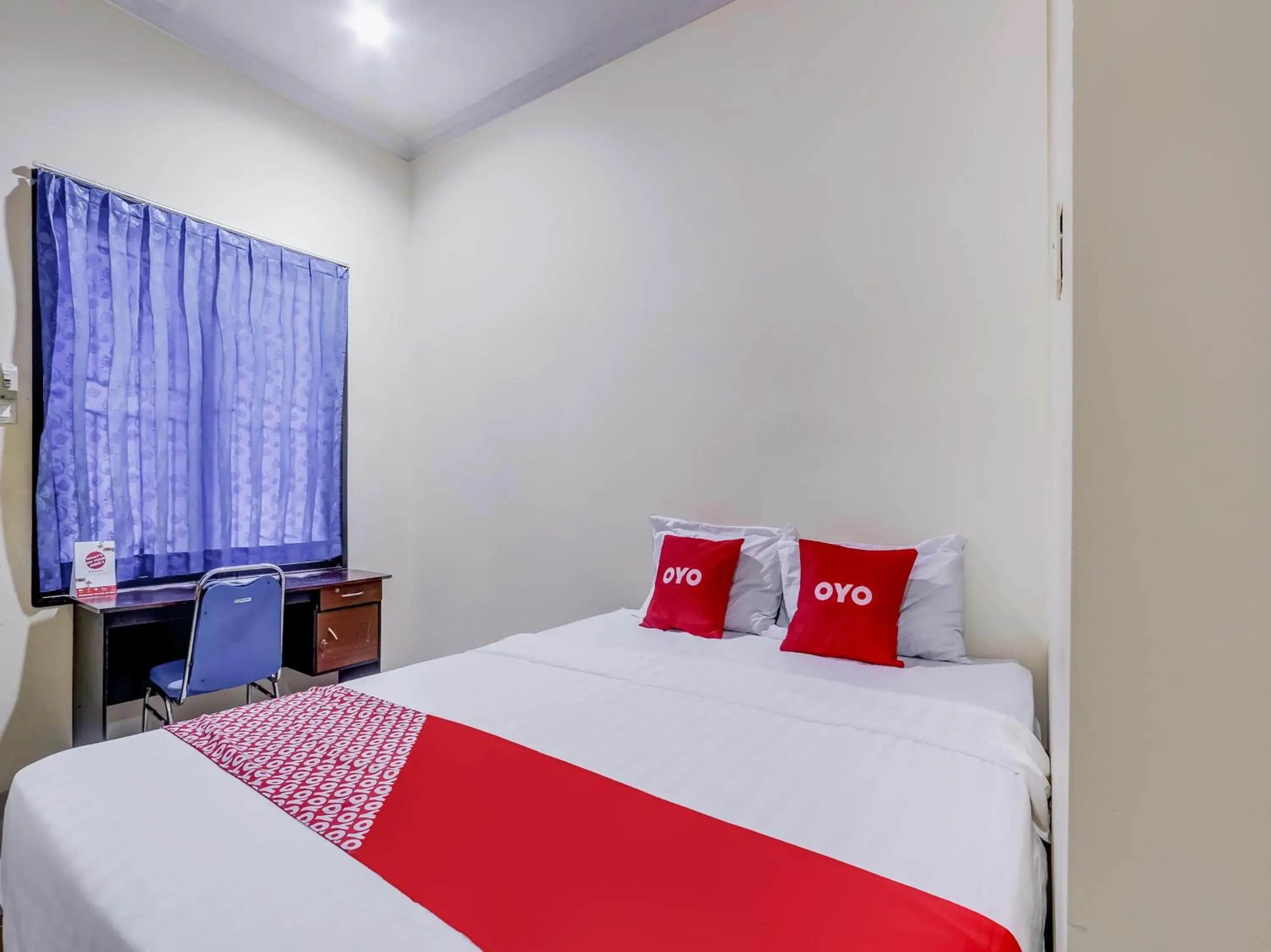 Standard Double Room in OYO 90927 Homestay Tentrem 2 Standard Double Room in OYO 90927 Homestay Tentrem 2