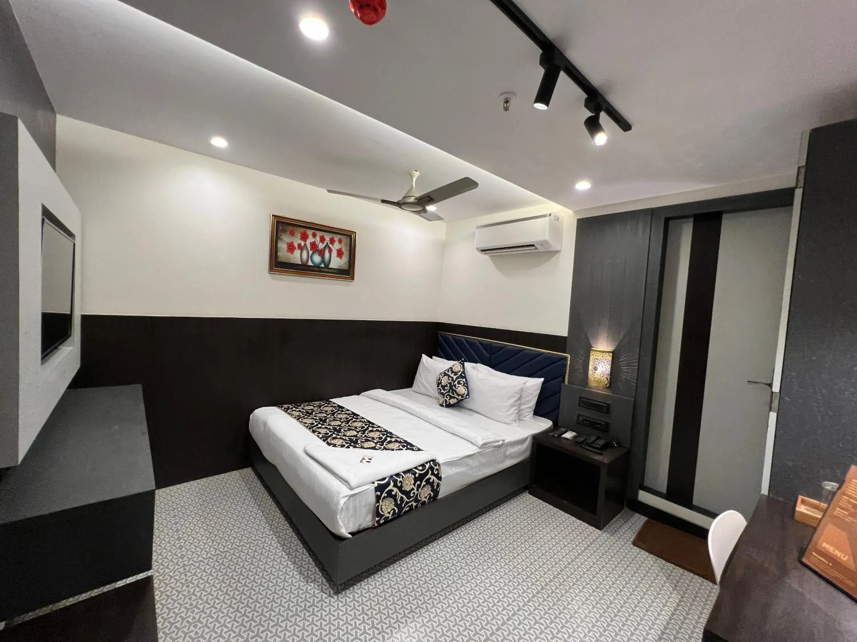 Bed in Rich Hotel Mumbai Bed in Rich Hotel Mumbai