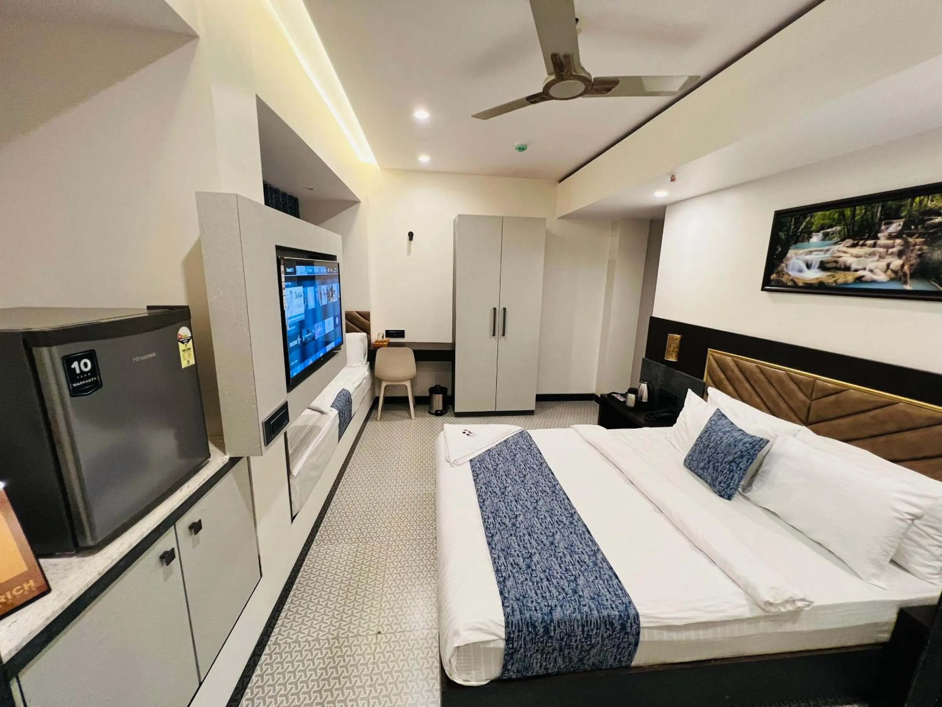 Bed in Rich Hotel Mumbai