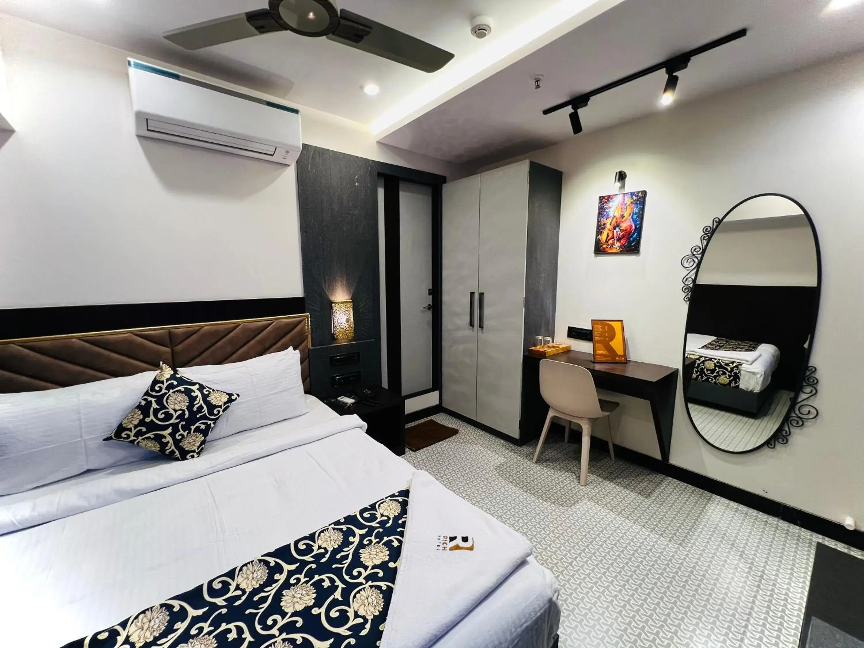 Bed in Rich Hotel Mumbai Bed in Rich Hotel Mumbai