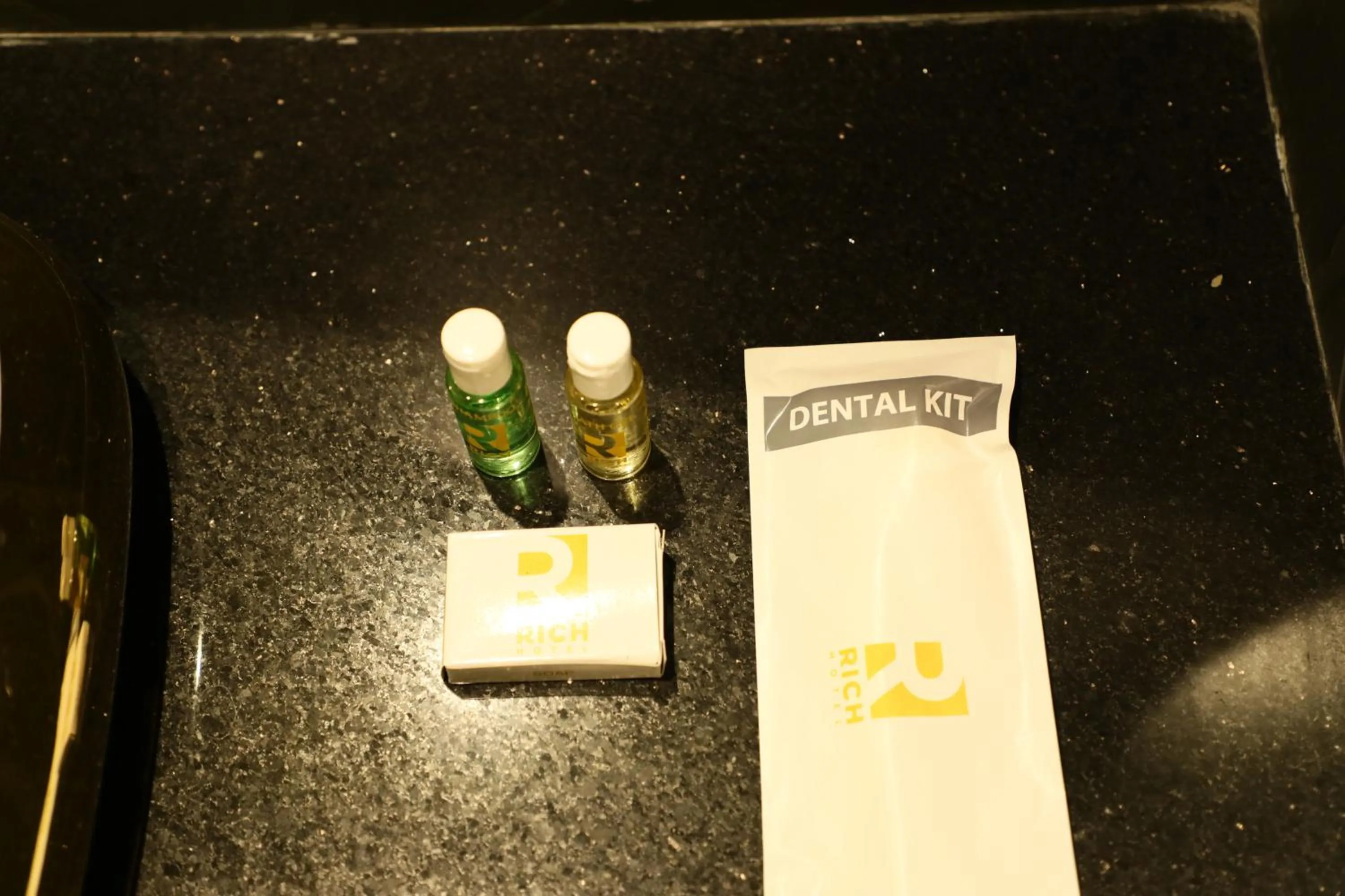 Shower in Rich Hotel Mumbai