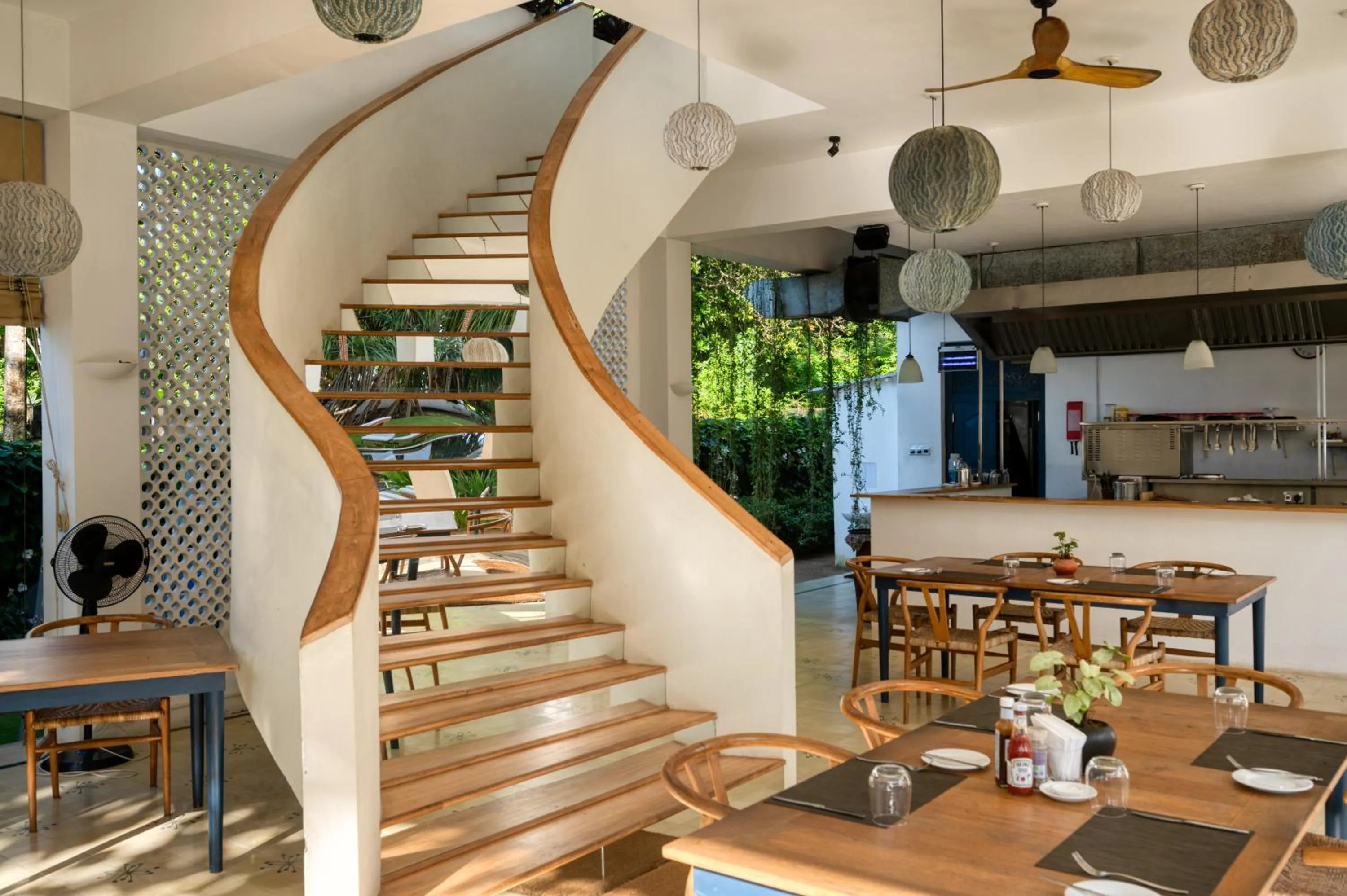 Restaurant/places to eat in Halcyon Mawella