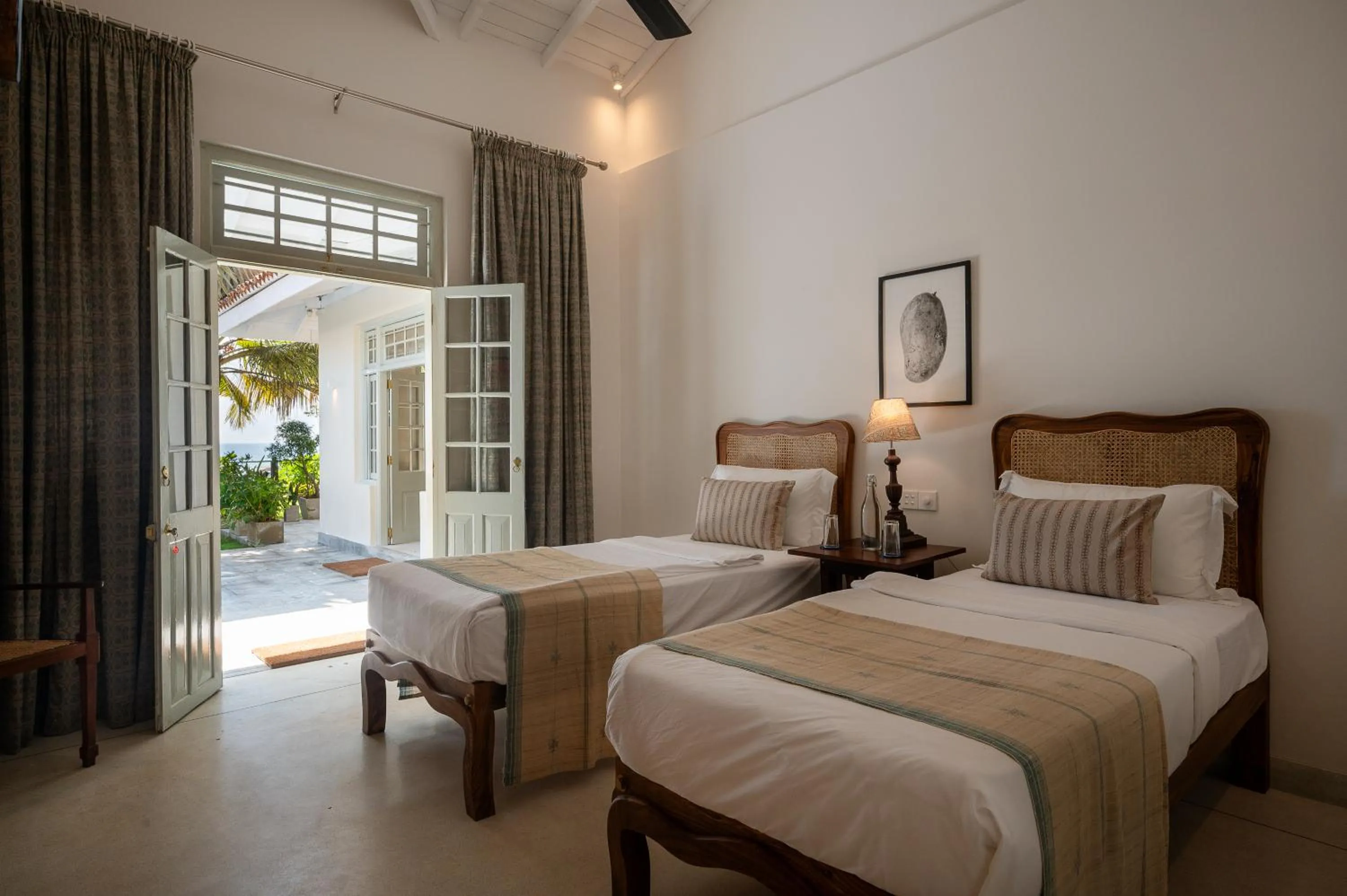 Bedroom, Bed in Halcyon Mawella