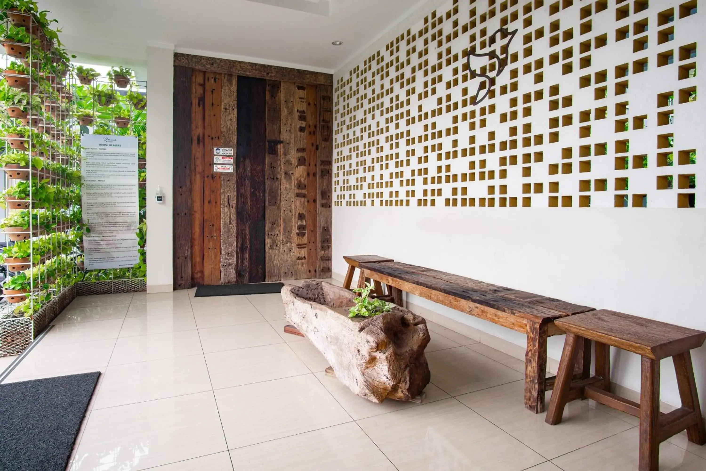 Lobby or reception in Roemah Kenari Lobby or reception in Roemah Kenari