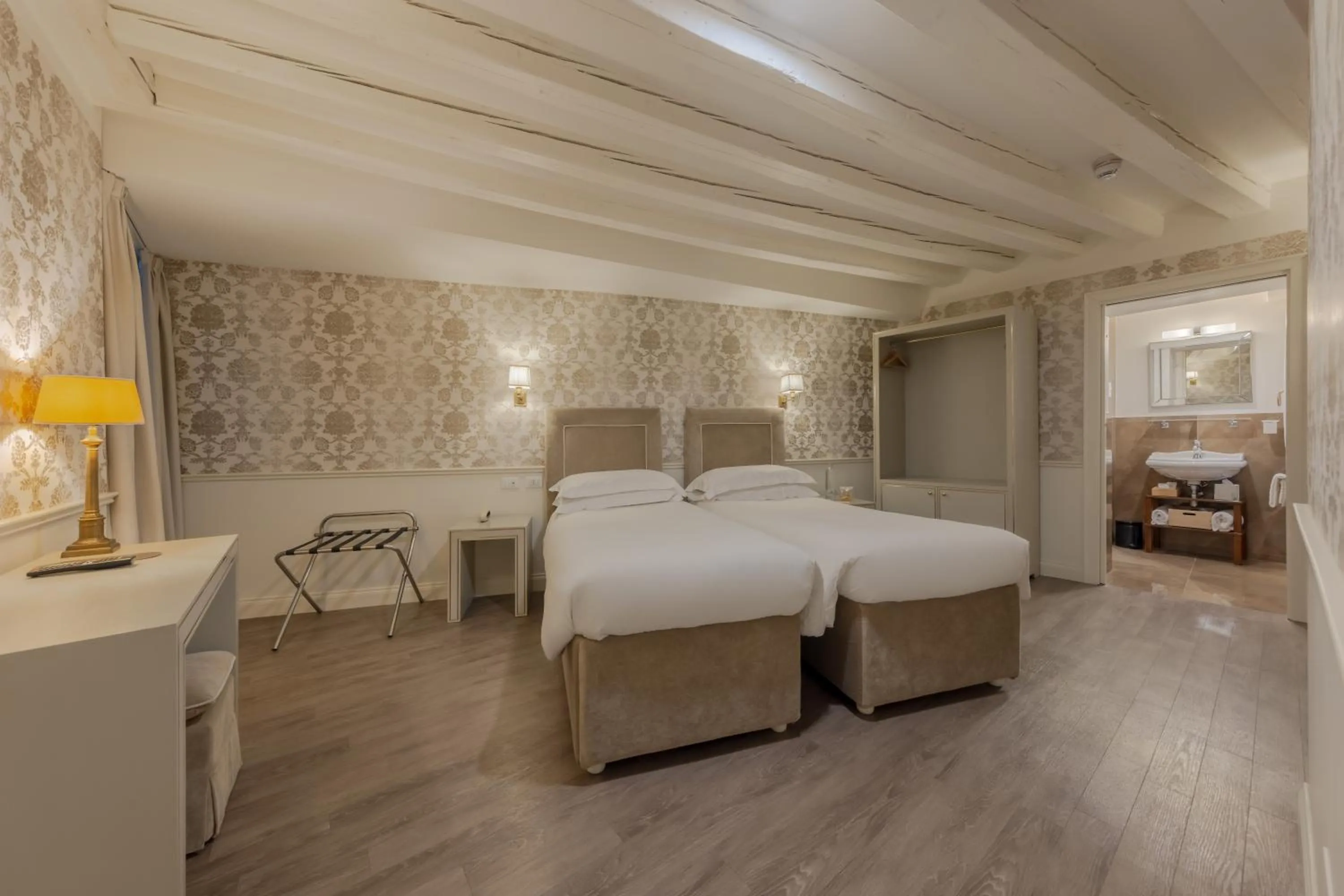 Bedroom, Bed in Hotel Bartolomeo