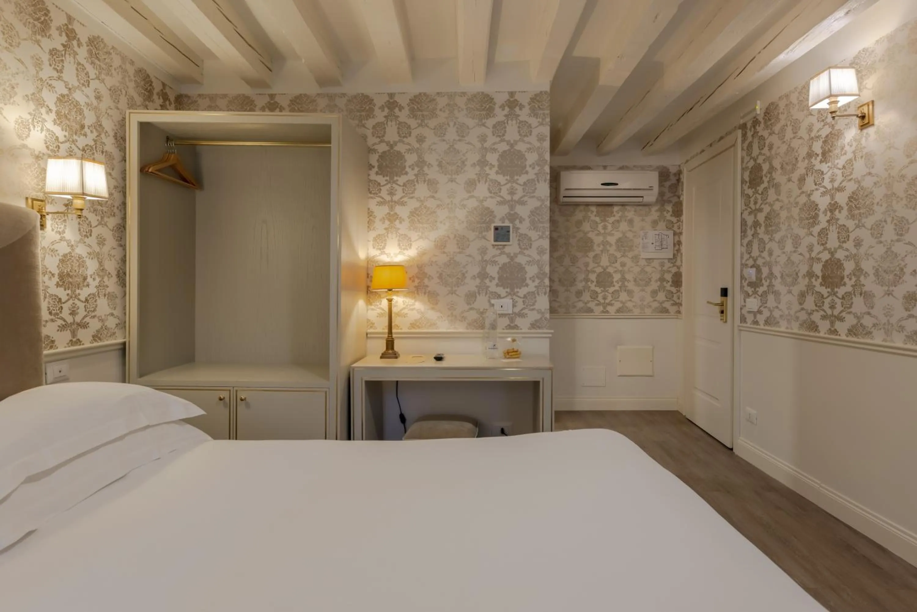 Photo of the whole room, Bed in Hotel Bartolomeo