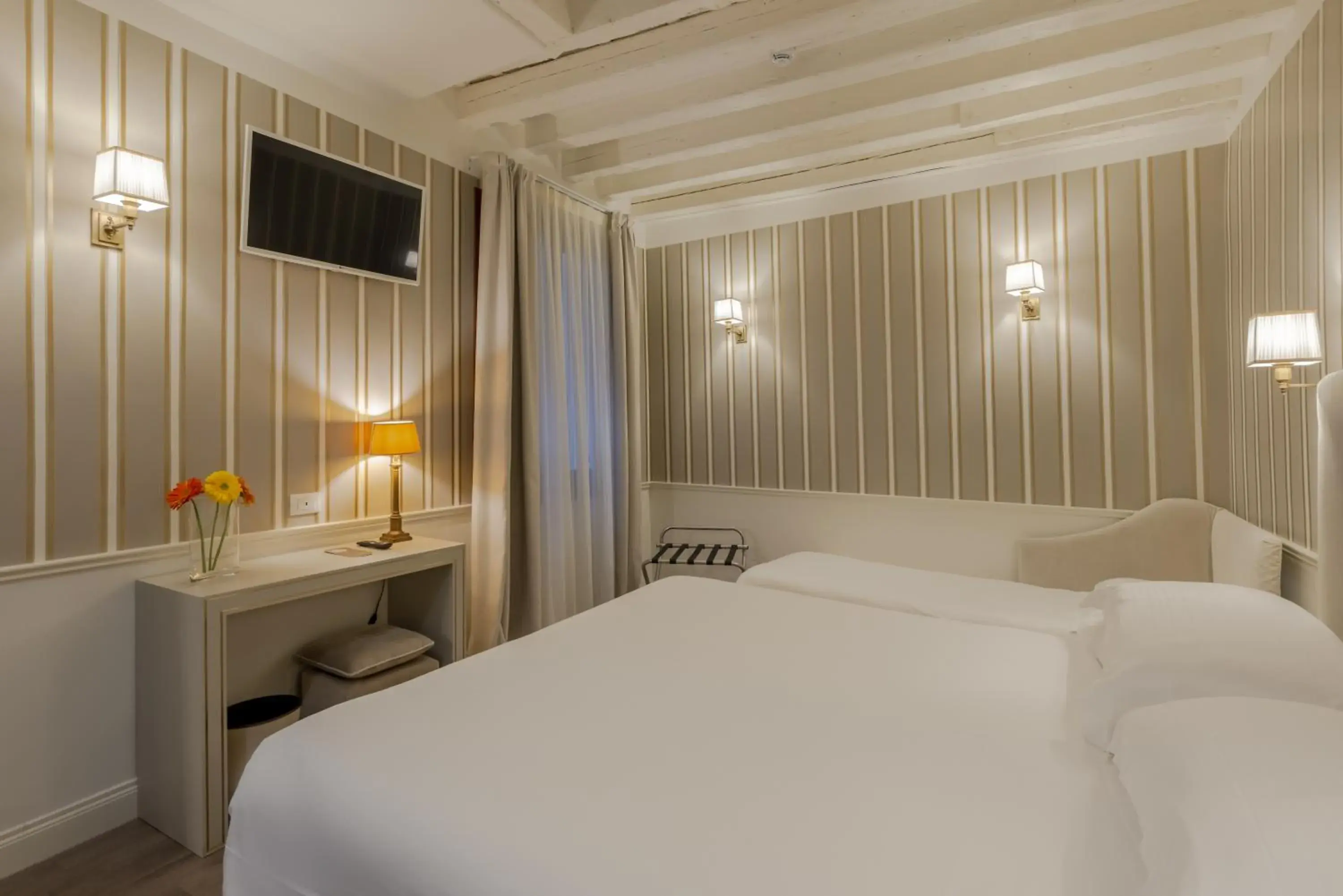 Bed in Hotel Bartolomeo Bed in Hotel Bartolomeo