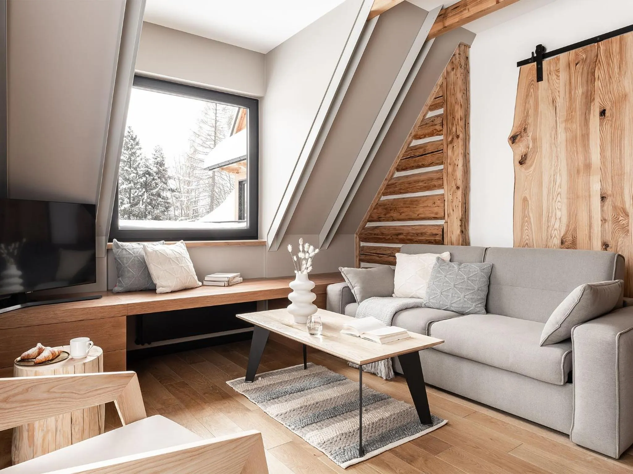 TV and multimedia in Villa T Apartments & SPA