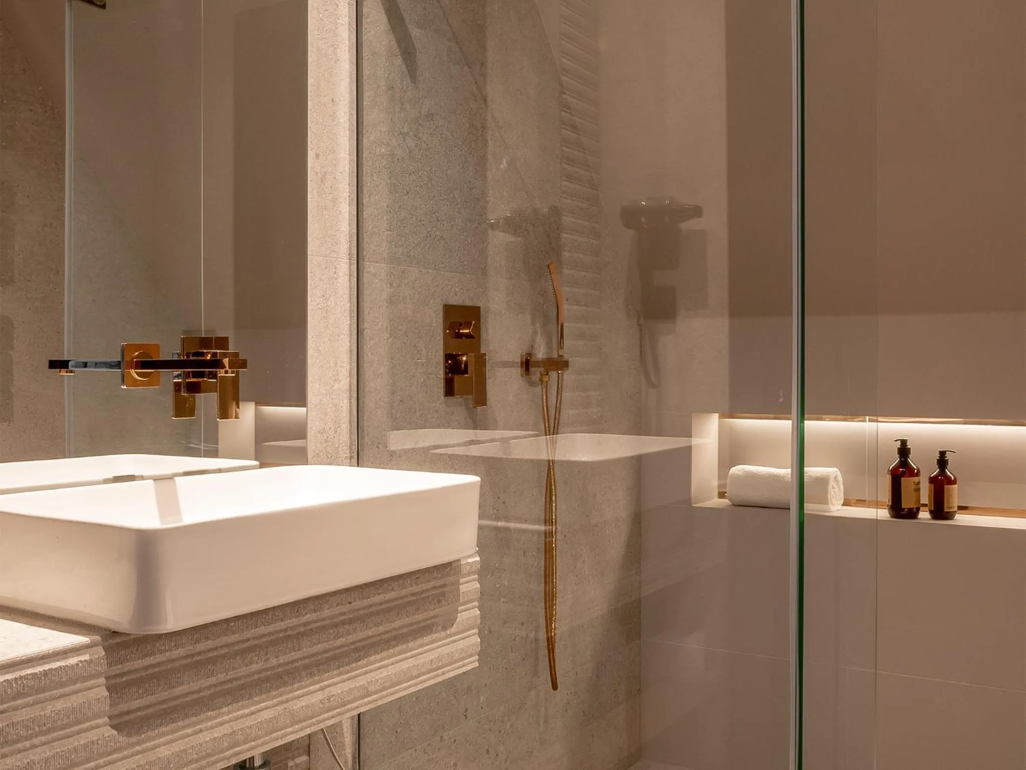 Shower in Villa T Apartments & SPA