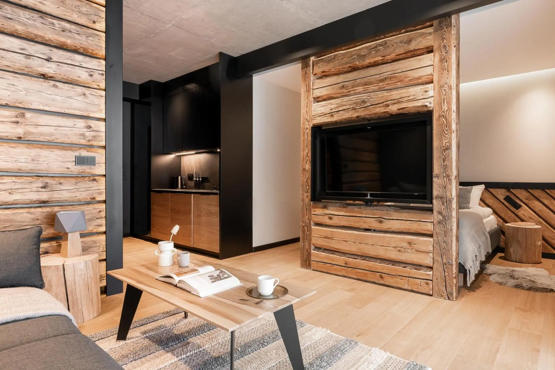 TV and multimedia in Villa T Apartments & SPA