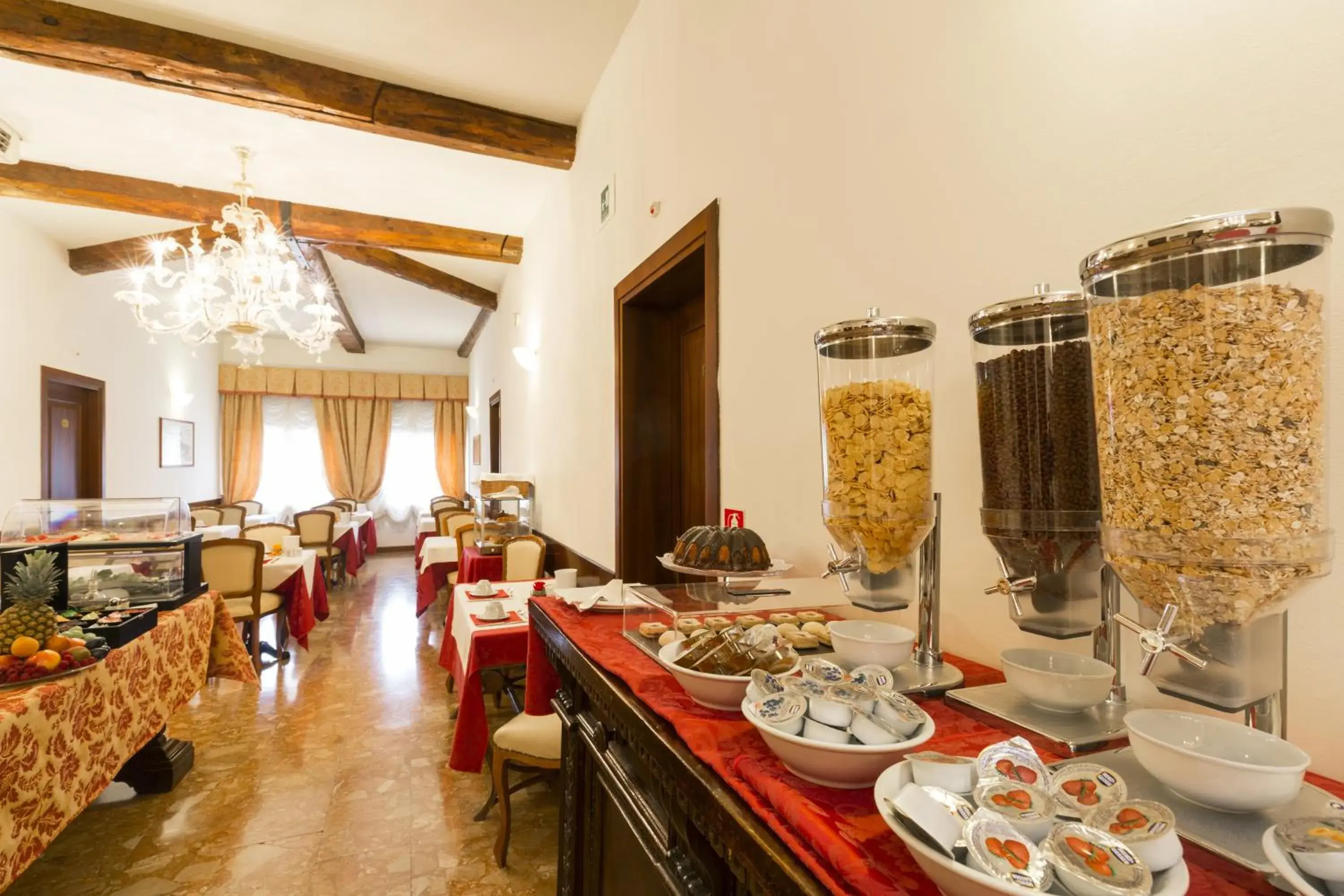 Restaurant/places to eat in Palazzo Guardi Restaurant/places to eat in Palazzo Guardi