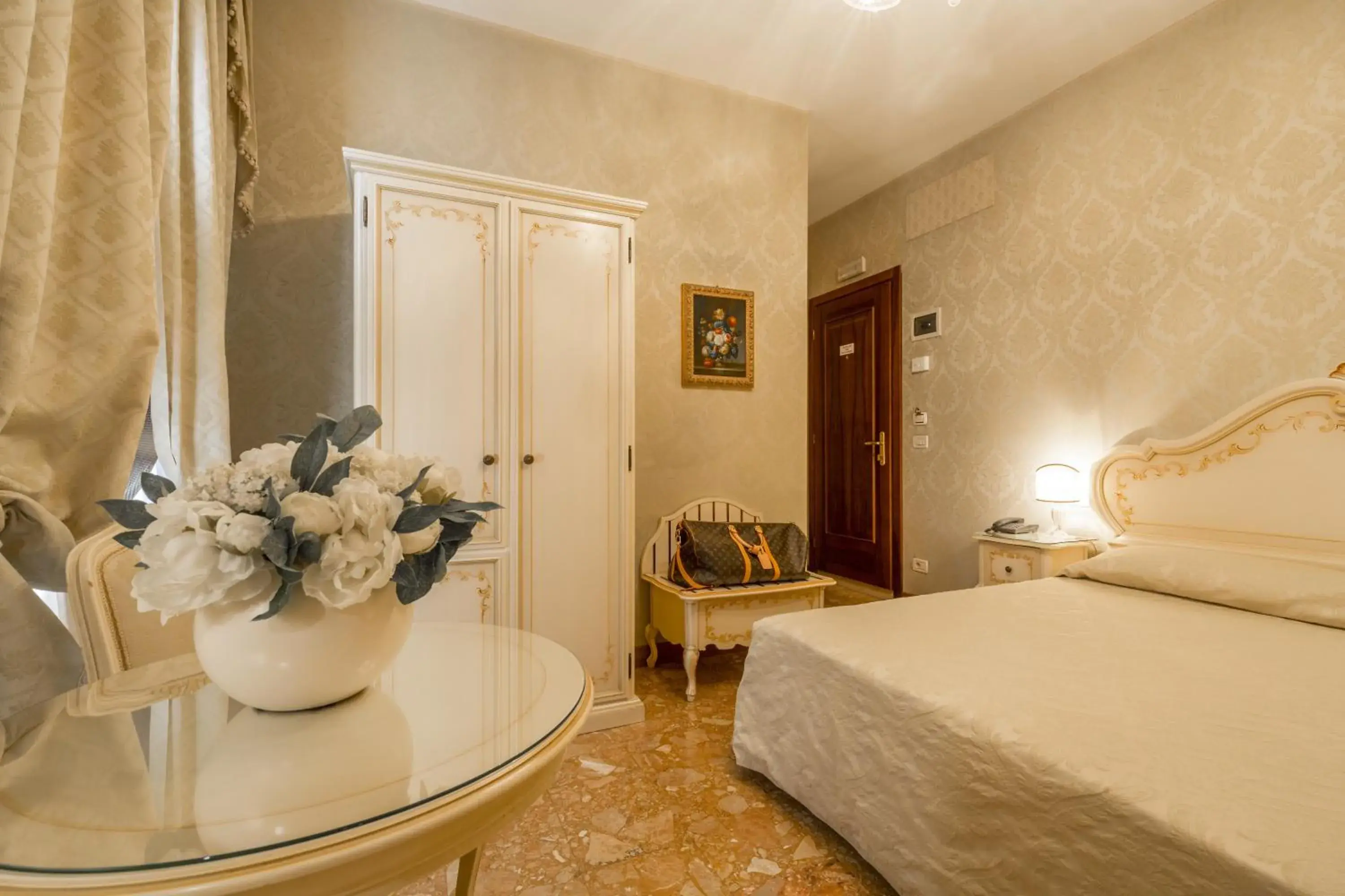 Photo of the whole room, Bed in Palazzo Guardi Photo of the whole room, Bed in Palazzo Guardi