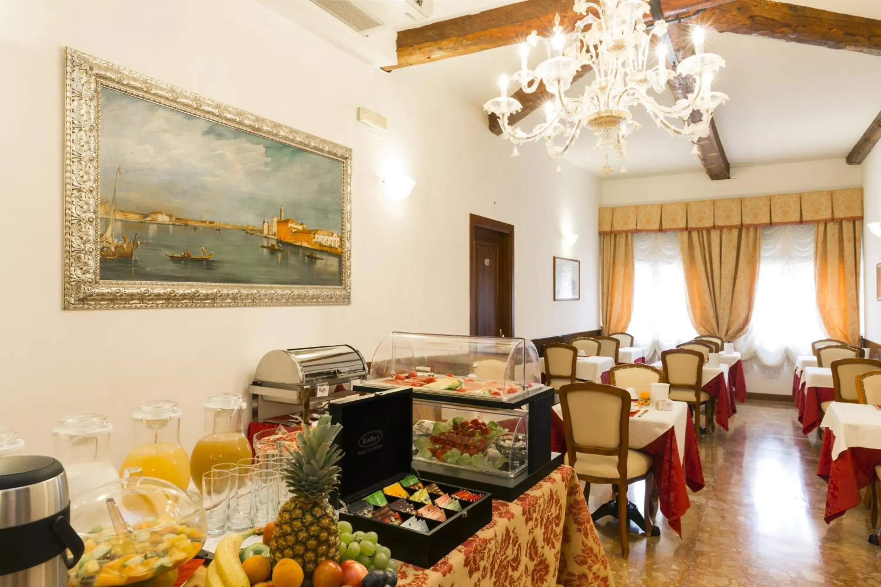 Restaurant/places to eat in Palazzo Guardi Restaurant/places to eat in Palazzo Guardi