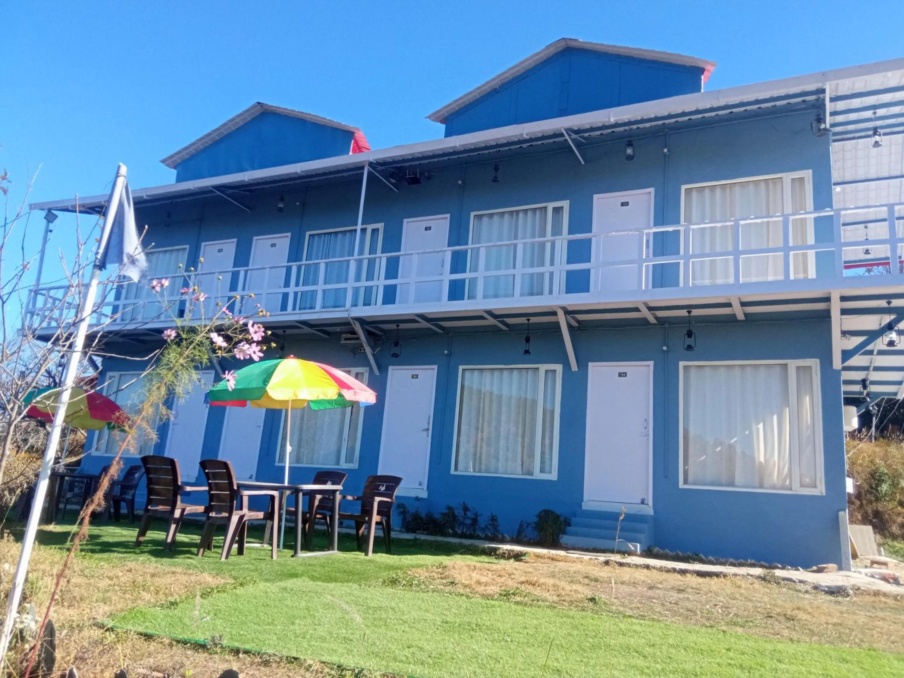 Property building in IN APPLE ESTATE KANATAL - Himalayan View Resort with Courteous Staff