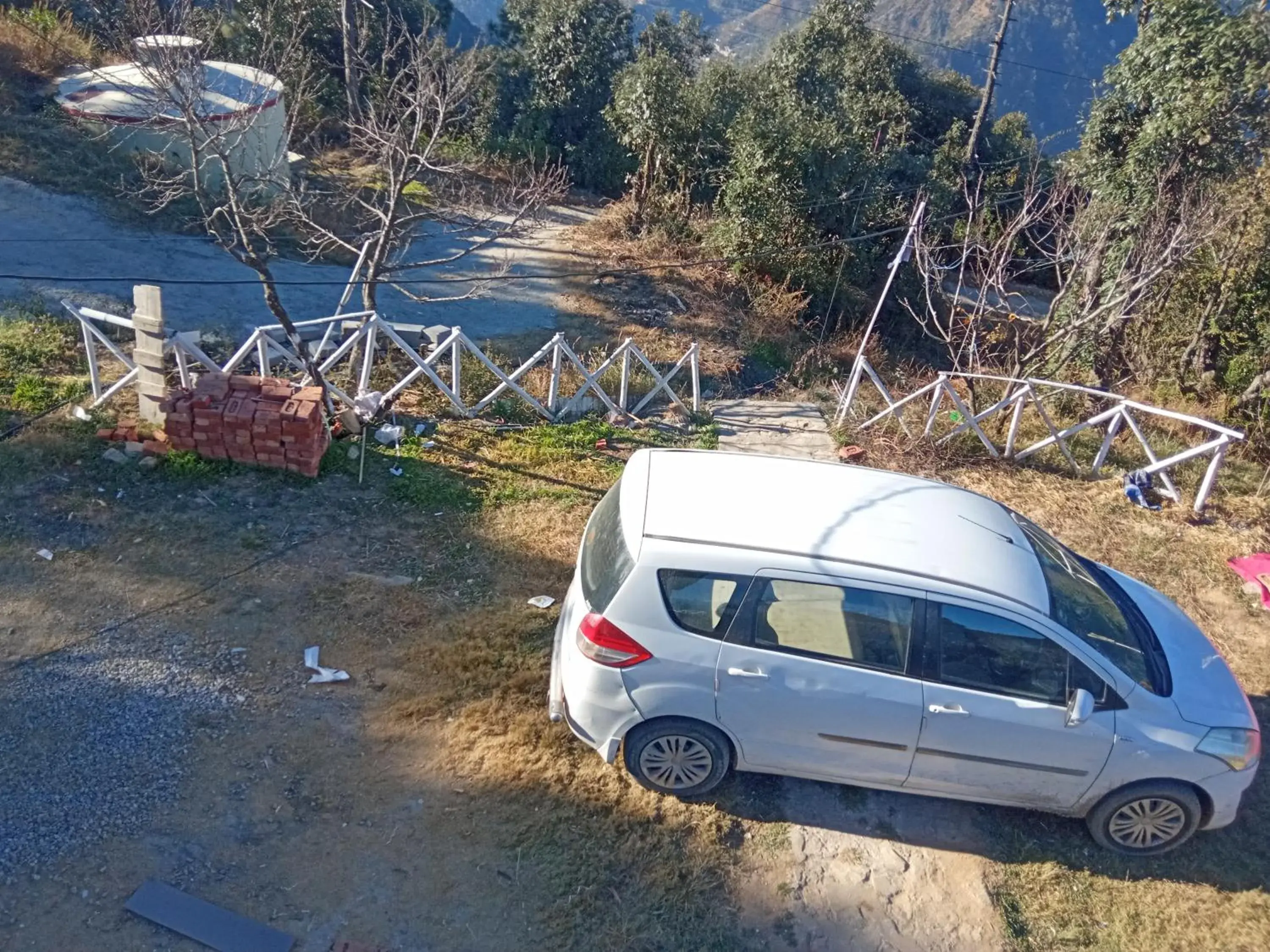 Parking in IN APPLE ESTATE KANATAL - Himalayan View Resort with Courteous Staff Parking in IN APPLE ESTATE KANATAL - Himalayan View Resort with Courteous Staff