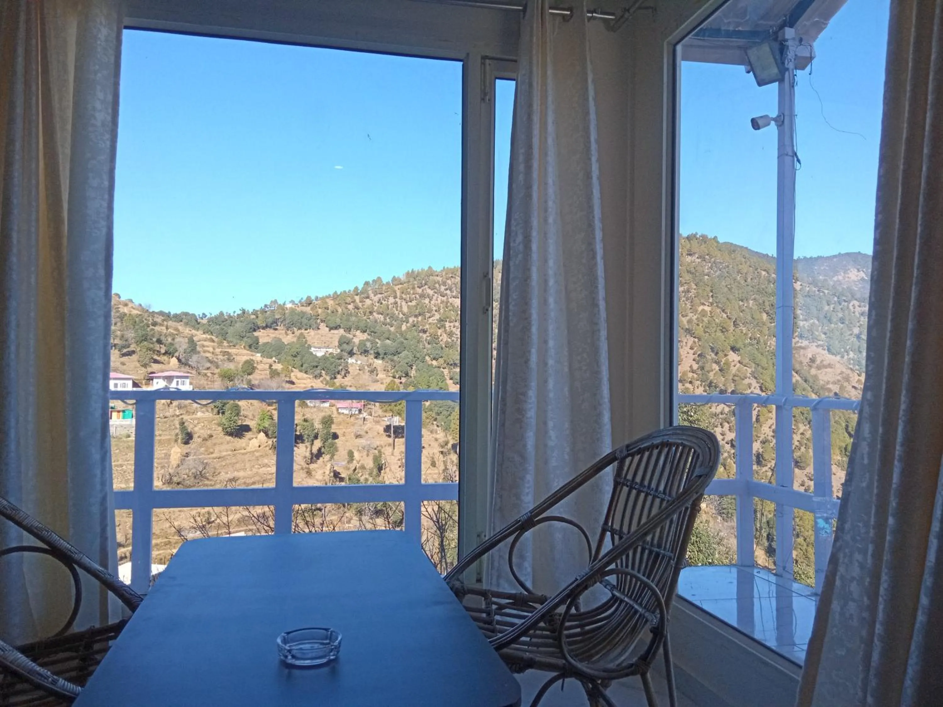 Mountain view in IN APPLE ESTATE KANATAL - Himalayan View Resort with Courteous Staff