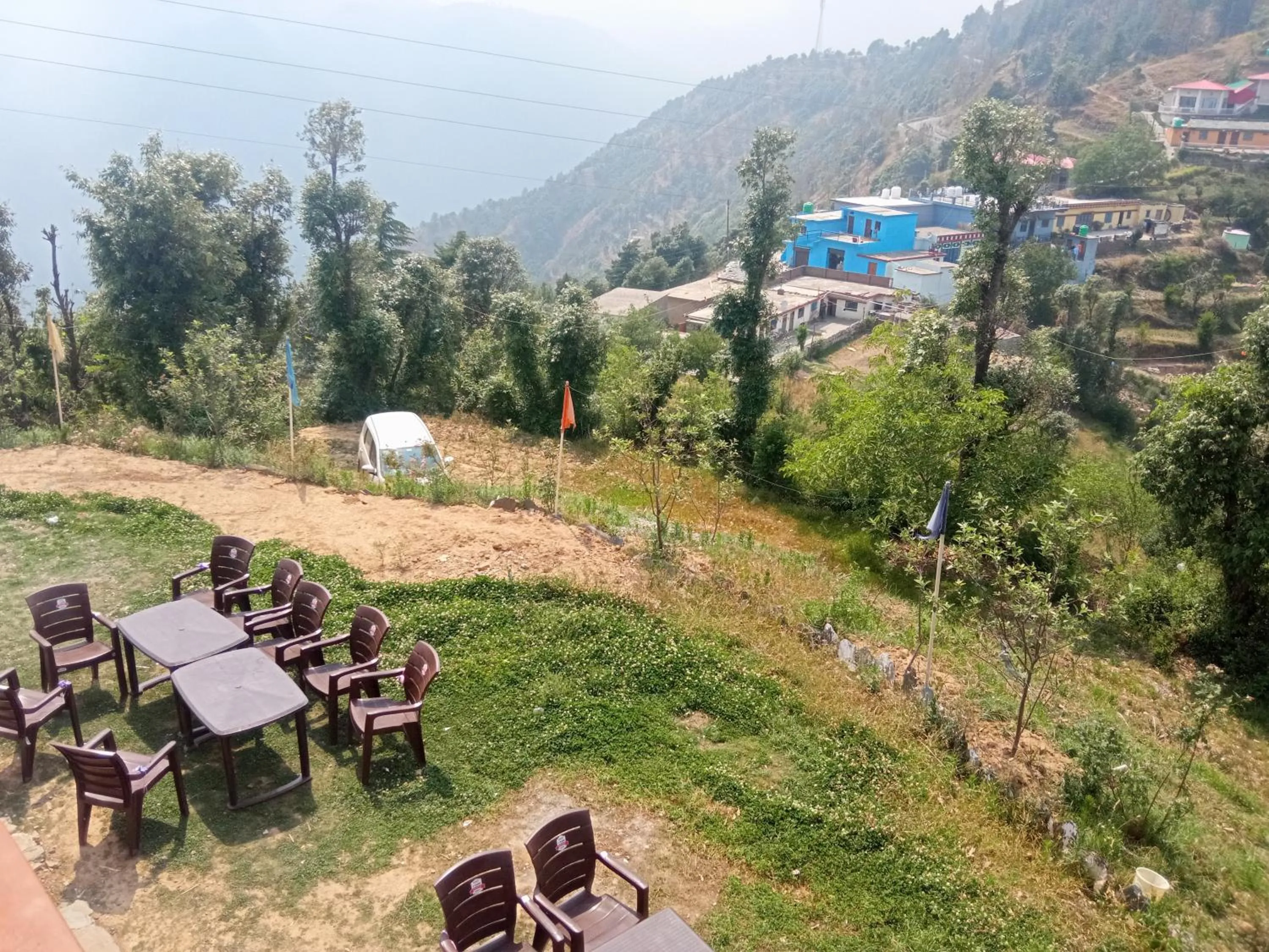 Parking in IN APPLE ESTATE KANATAL - Himalayan View Resort with Courteous Staff