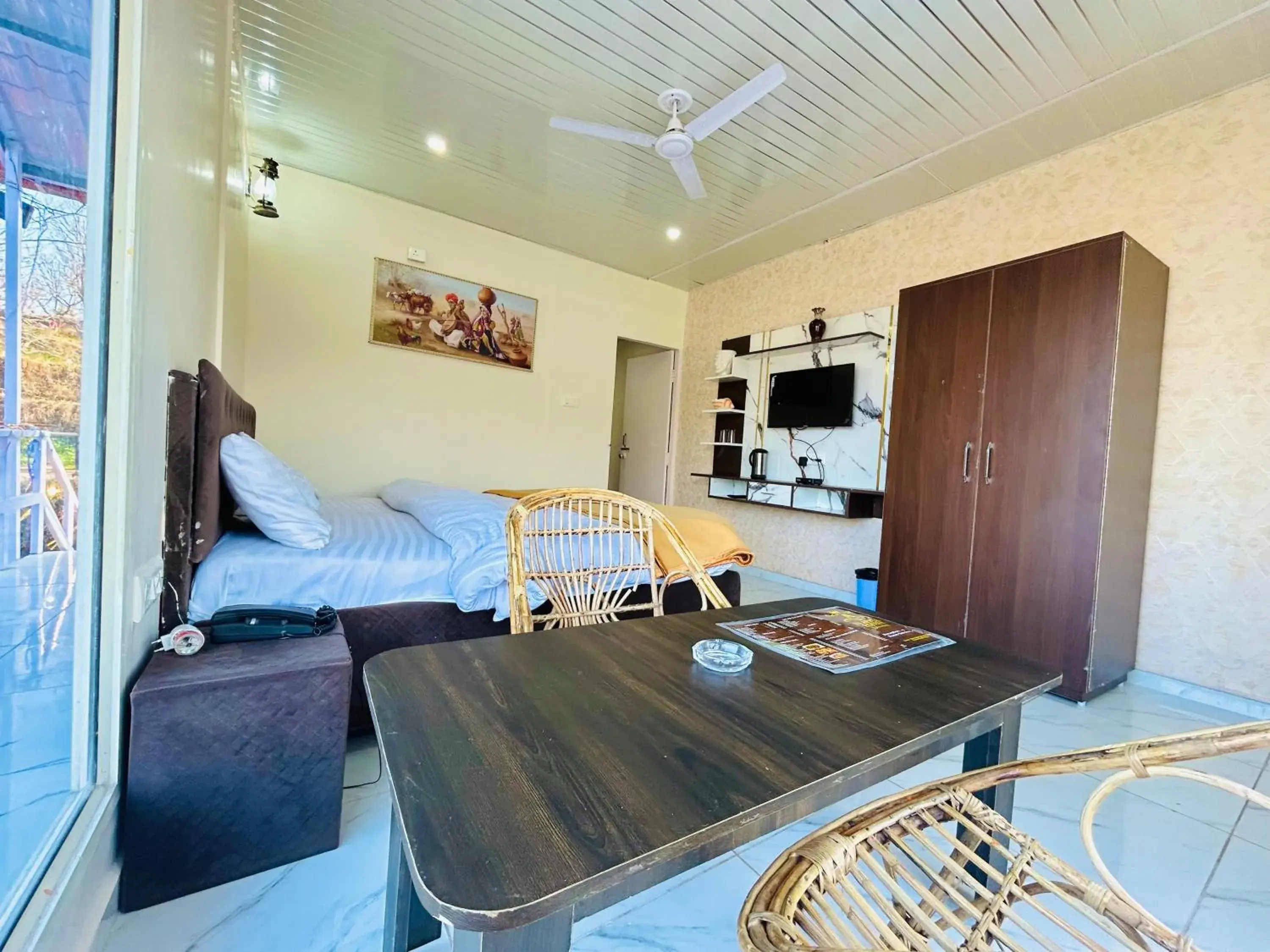 TV and multimedia in IN APPLE ESTATE KANATAL - Himalayan View Resort with Courteous Staff TV and multimedia in IN APPLE ESTATE KANATAL - Himalayan View Resort with Courteous Staff