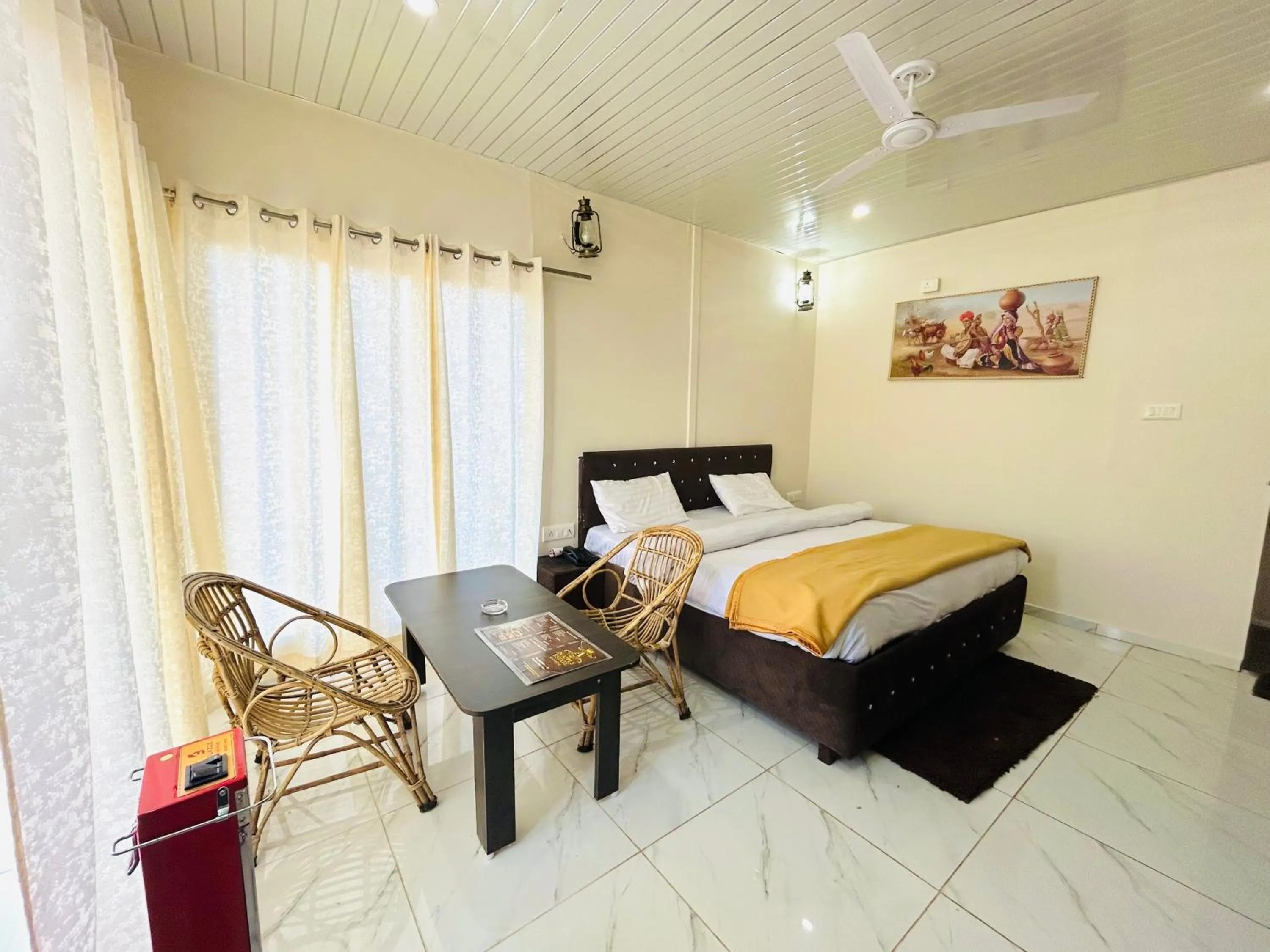 Living room, Bed in IN APPLE ESTATE KANATAL - Himalayan View Resort with Courteous Staff