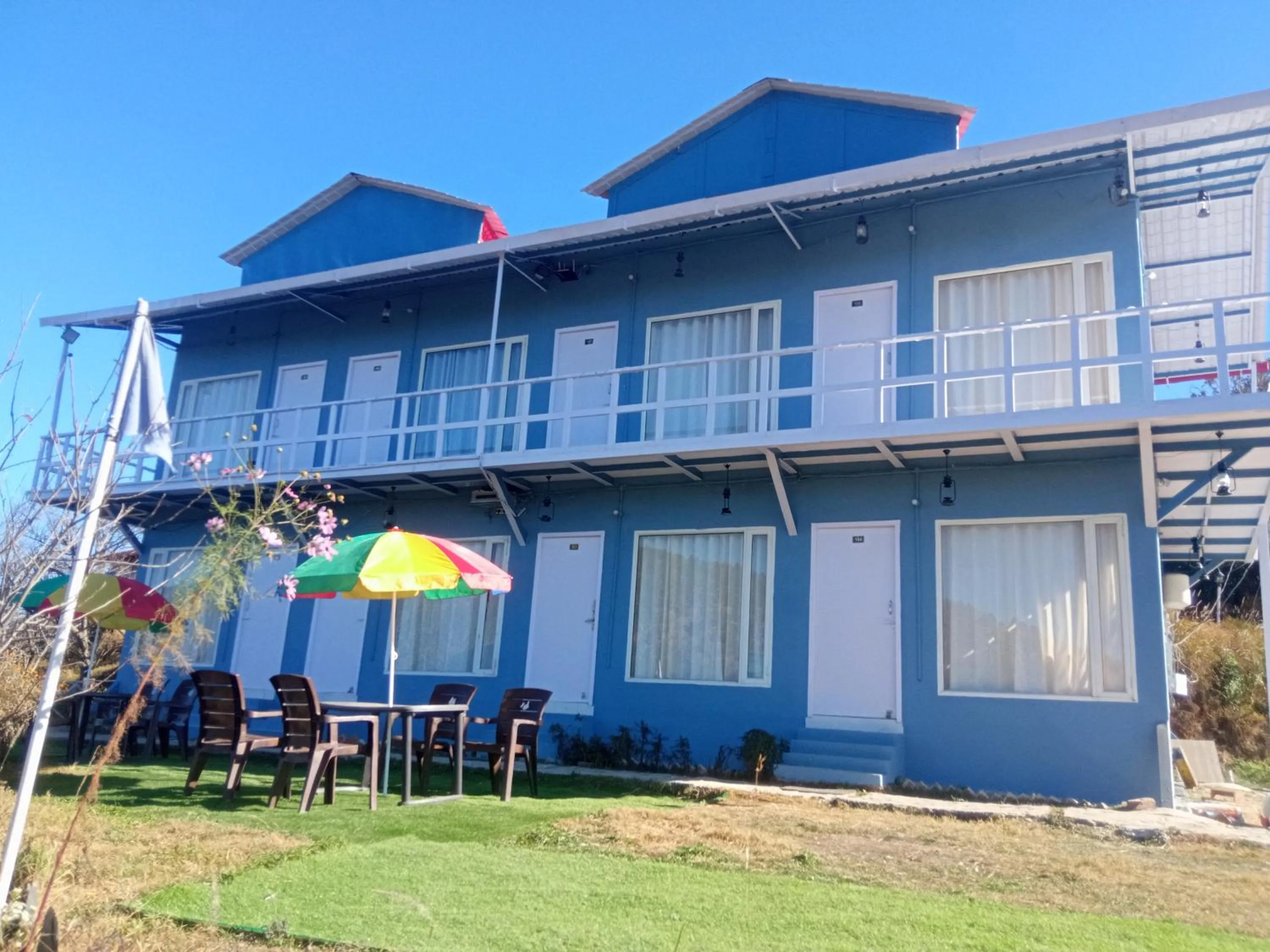 Property building in IN APPLE ESTATE KANATAL - Himalayan View Resort with Courteous Staff