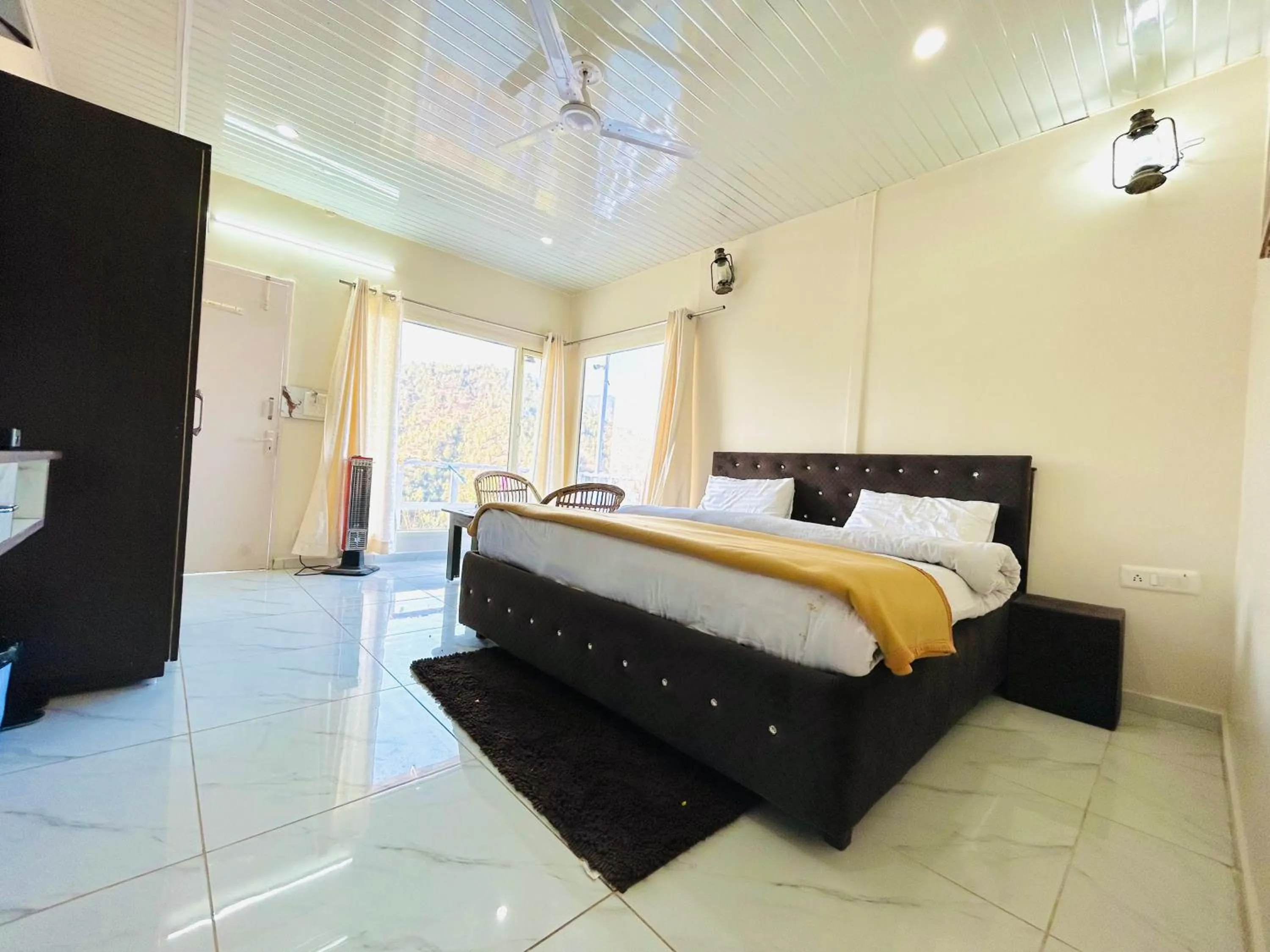 Bed in IN APPLE ESTATE KANATAL - Himalayan View Resort with Courteous Staff