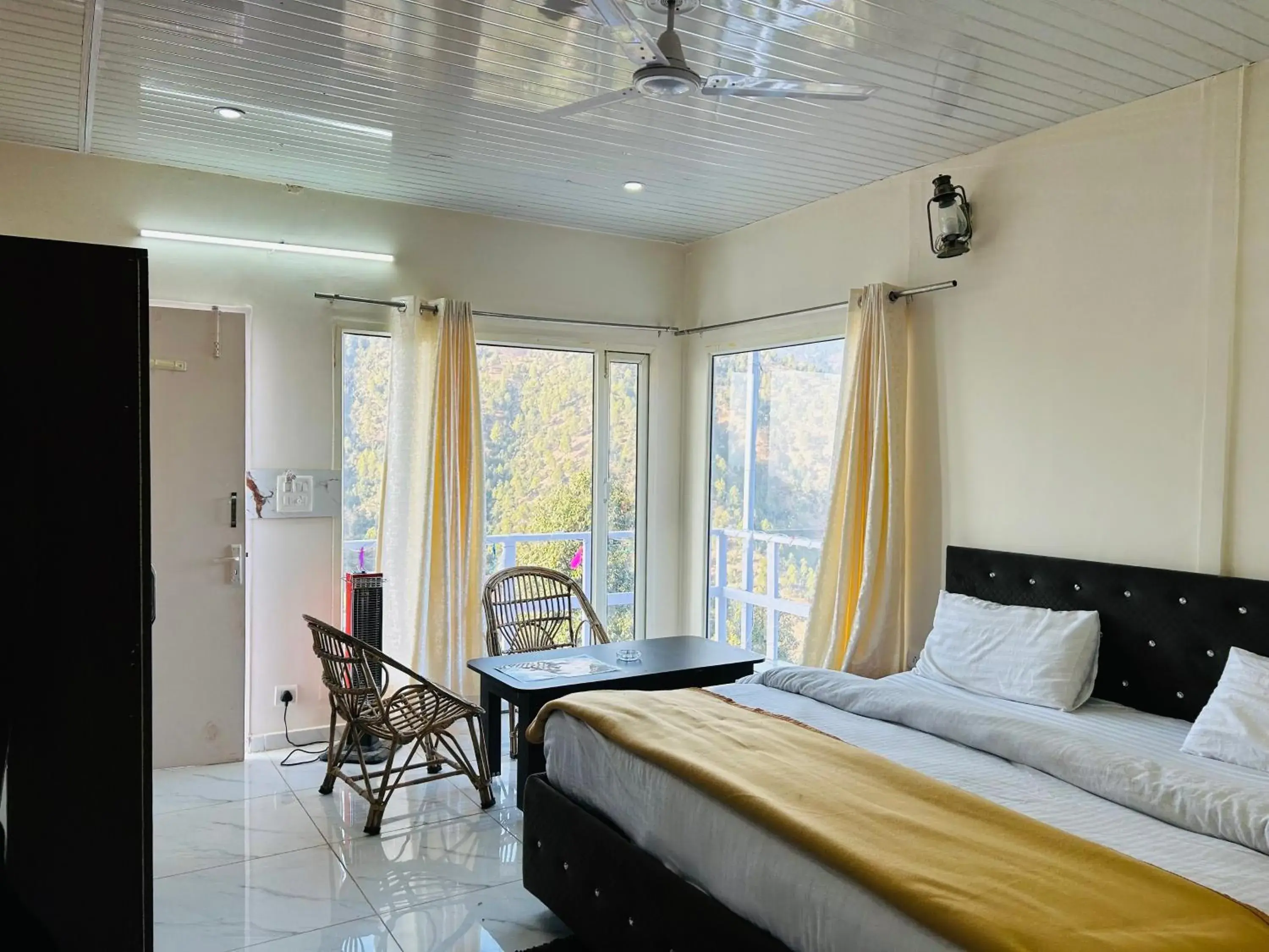 Photo of the whole room, Bed in IN APPLE ESTATE KANATAL - Himalayan View Resort with Courteous Staff Photo of the whole room, Bed in IN APPLE ESTATE KANATAL - Himalayan View Resort with Courteous Staff