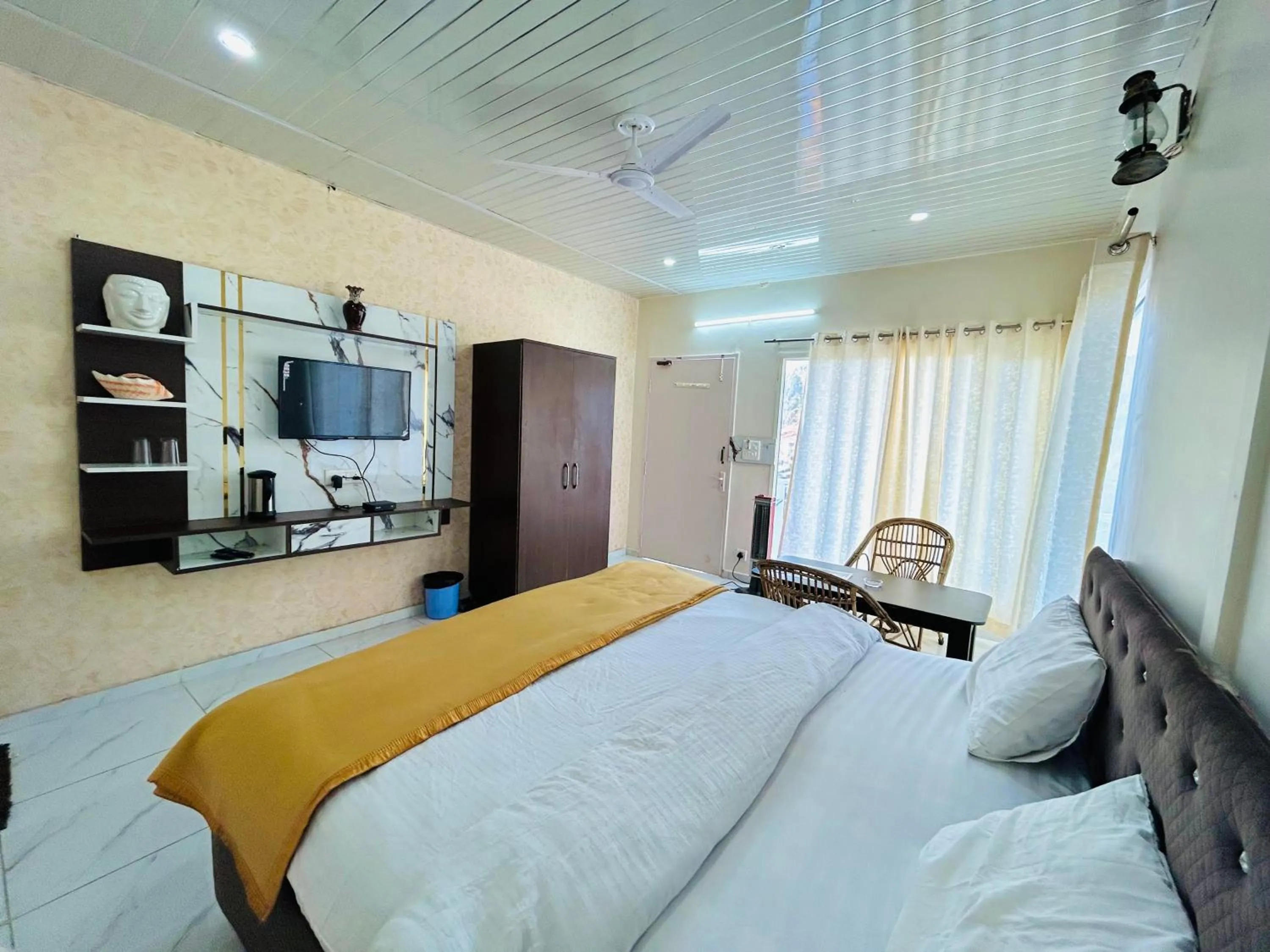 Bed in IN APPLE ESTATE KANATAL - Himalayan View Resort with Courteous Staff