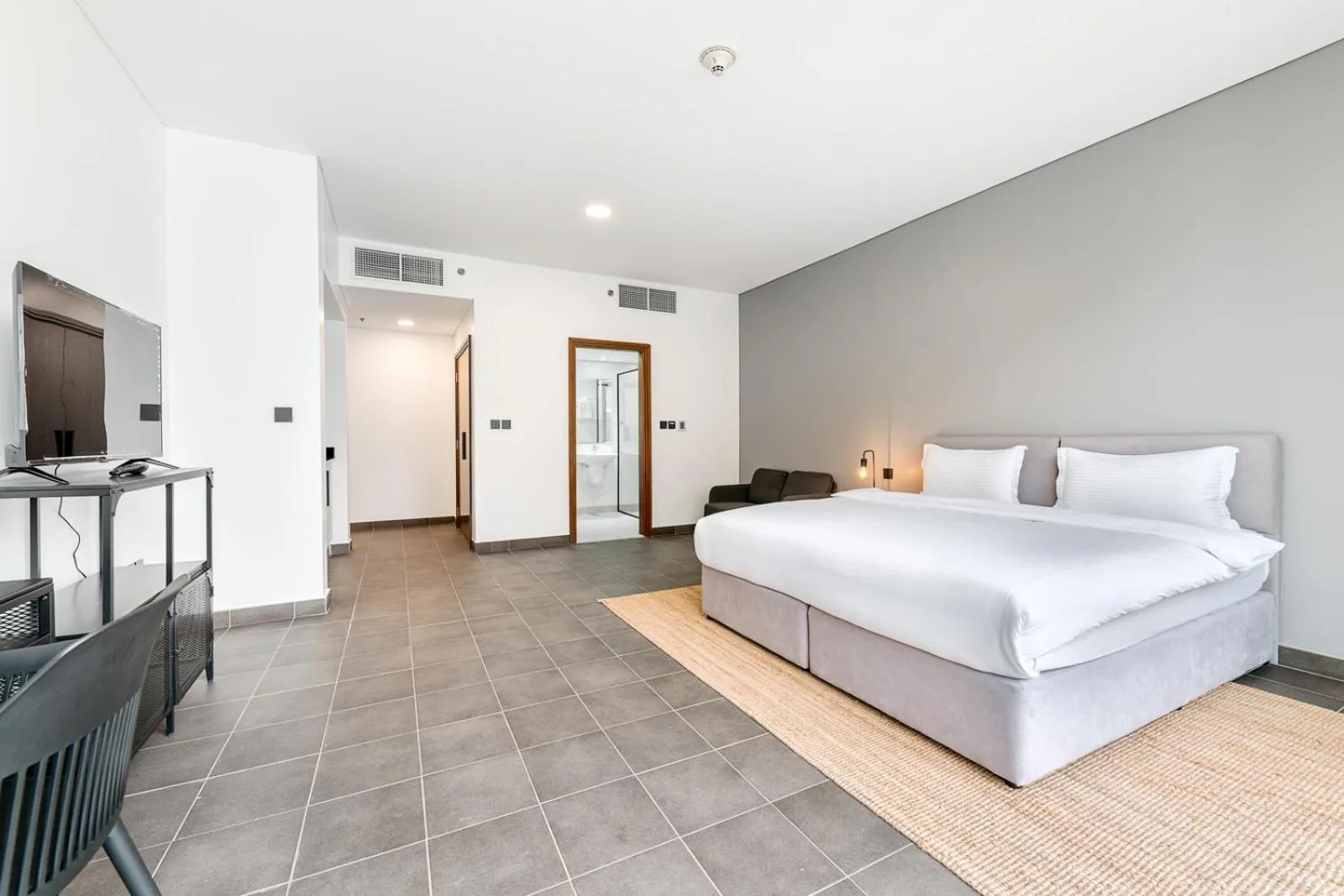 Communal lounge/ TV room, Bed in Emirates Sports Hotel, Dubai Sports City