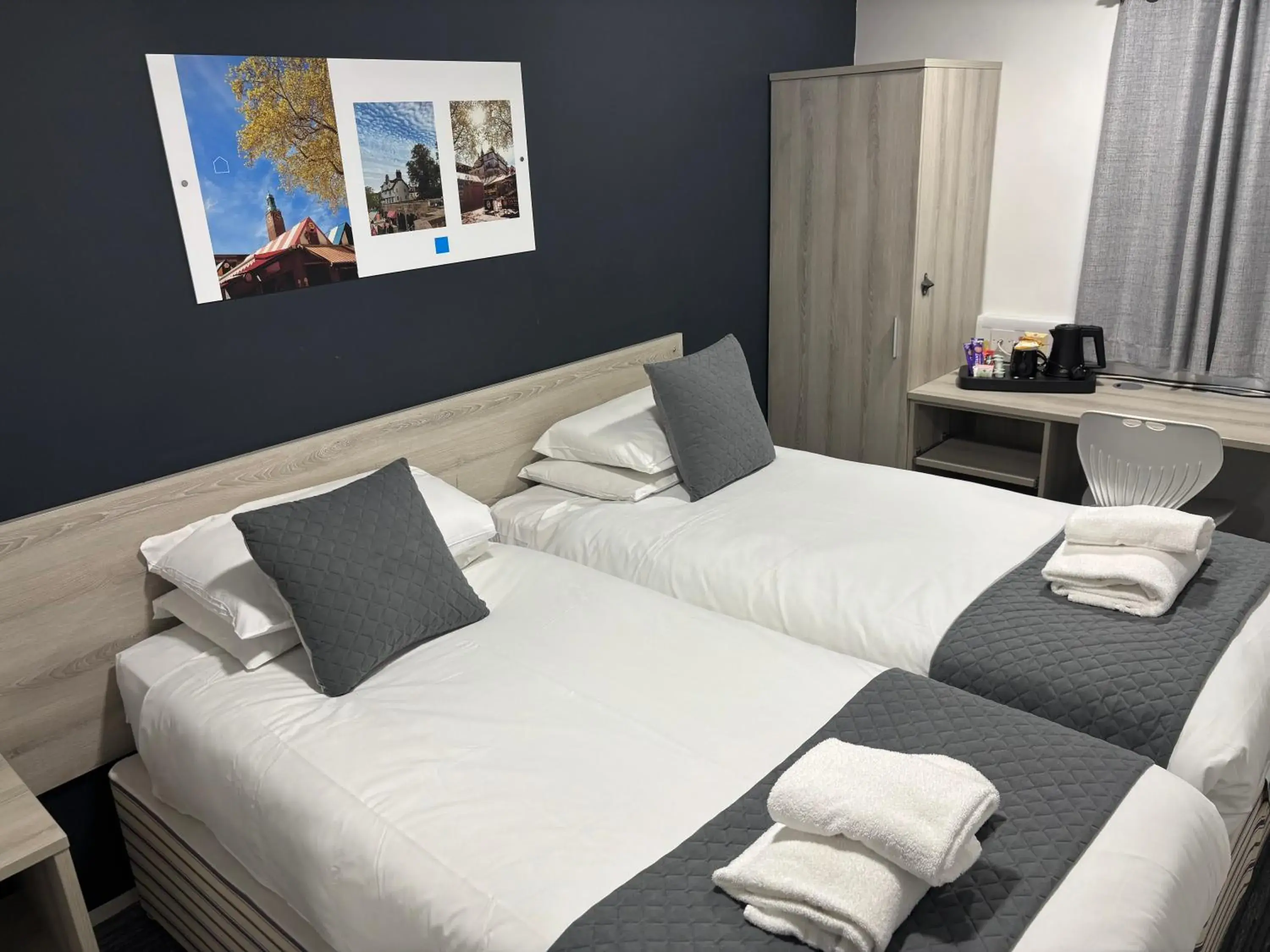 Deluxe Twin Room in Broadview Hotel Deluxe Twin Room in Broadview Hotel