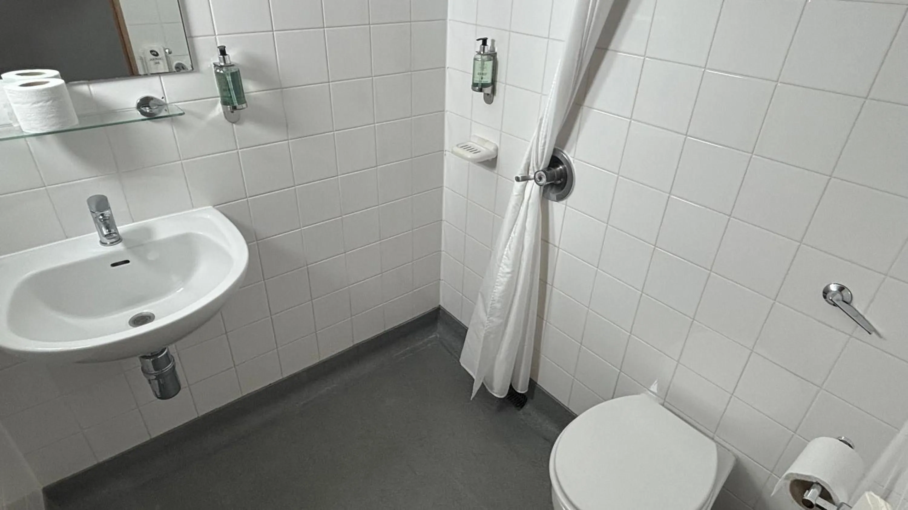 Bathroom in Broadview Hotel