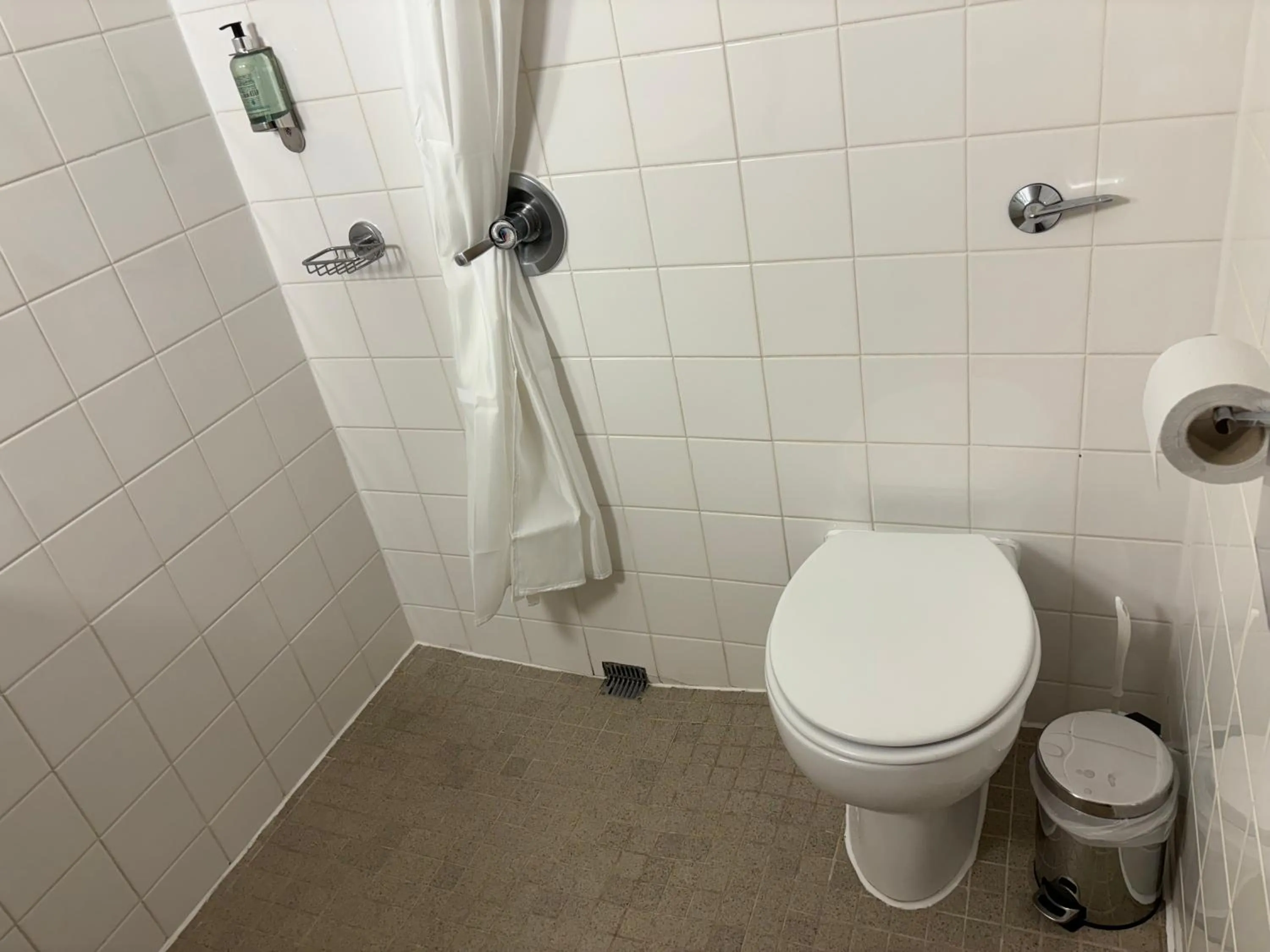 Bathroom in Broadview Hotel