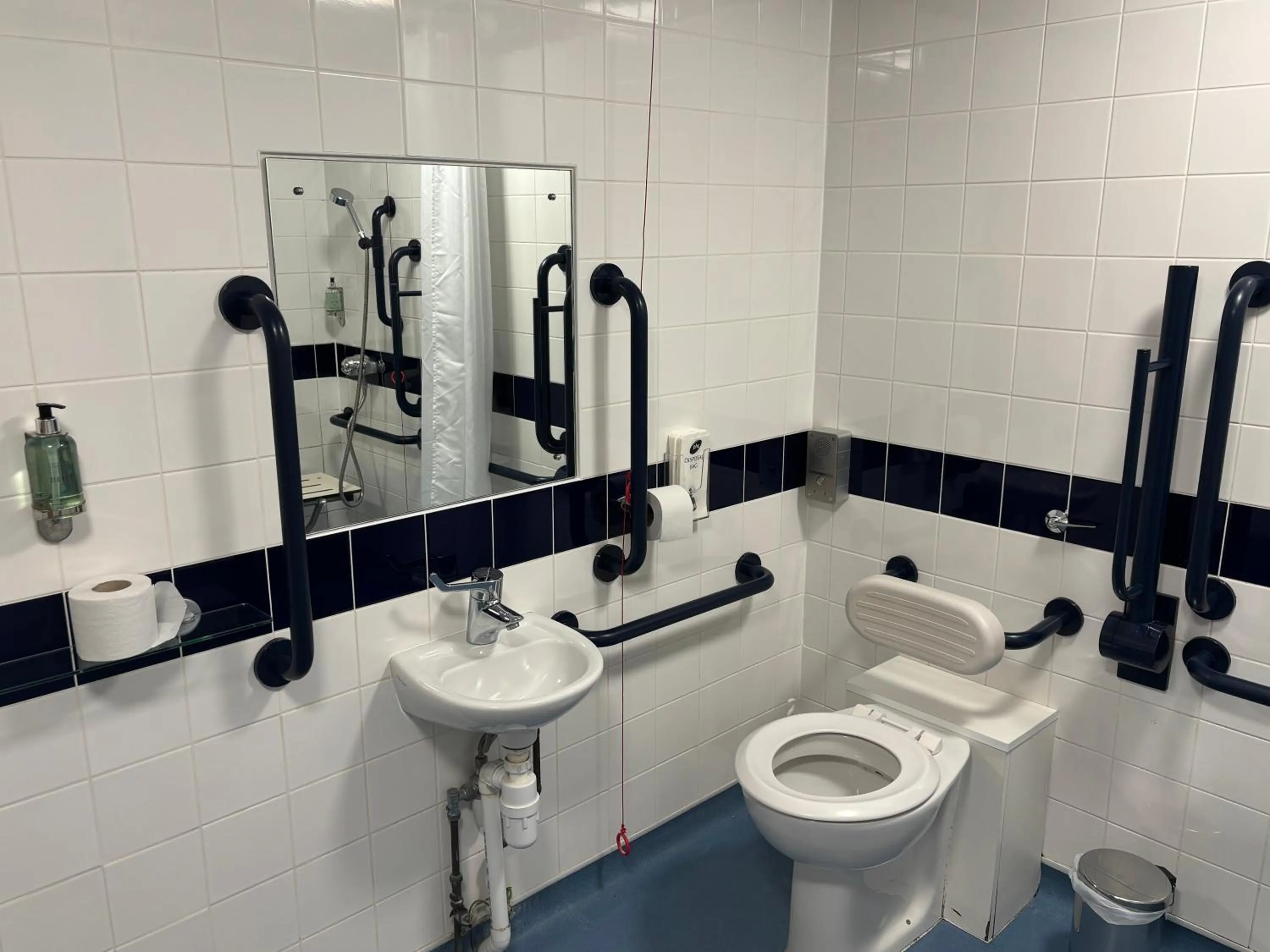 Bathroom in Broadview Hotel