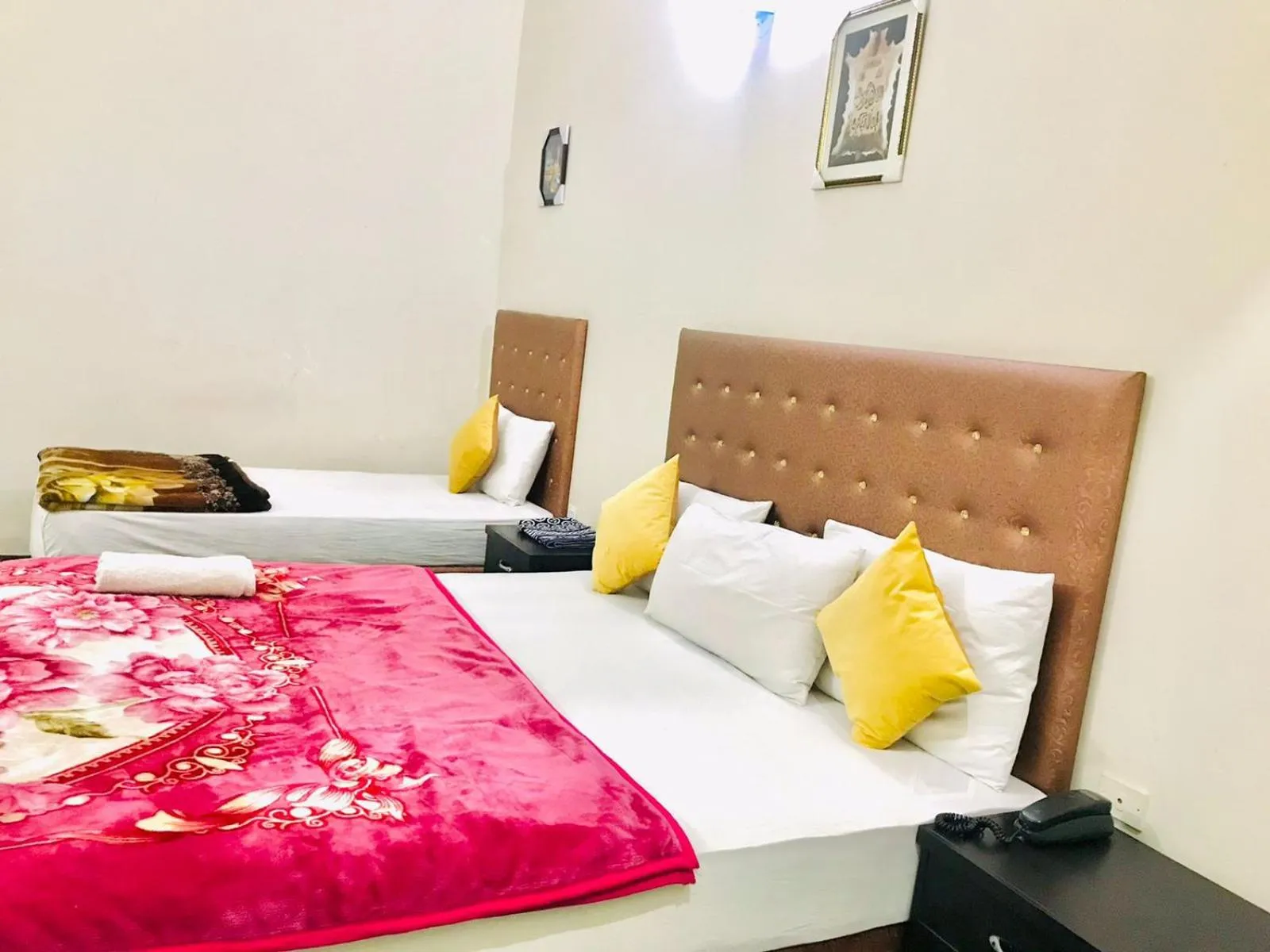 Bedroom, Bed in Hotel Rose Inn Lahore
