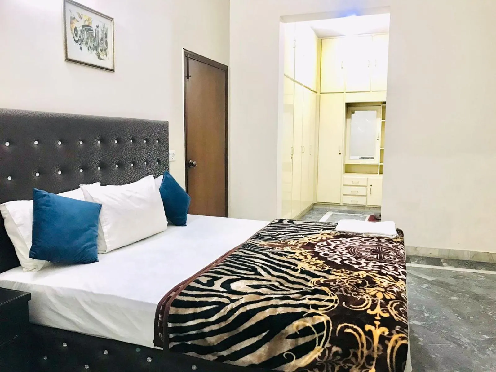 Bedroom, Bed in Hotel Rose Inn Lahore