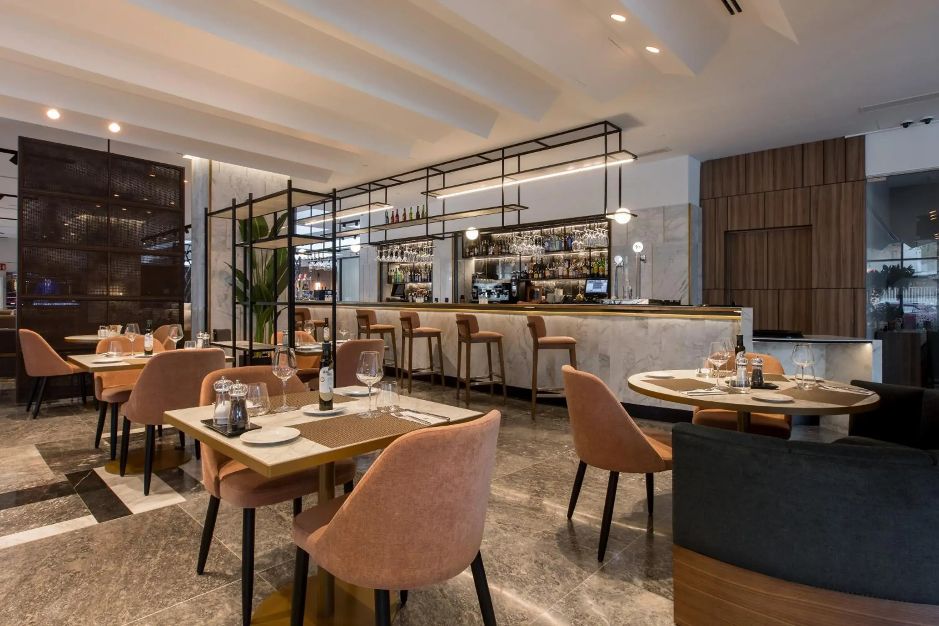 Restaurant/places to eat in Hotel Giralda Center Restaurant/places to eat in Hotel Giralda Center