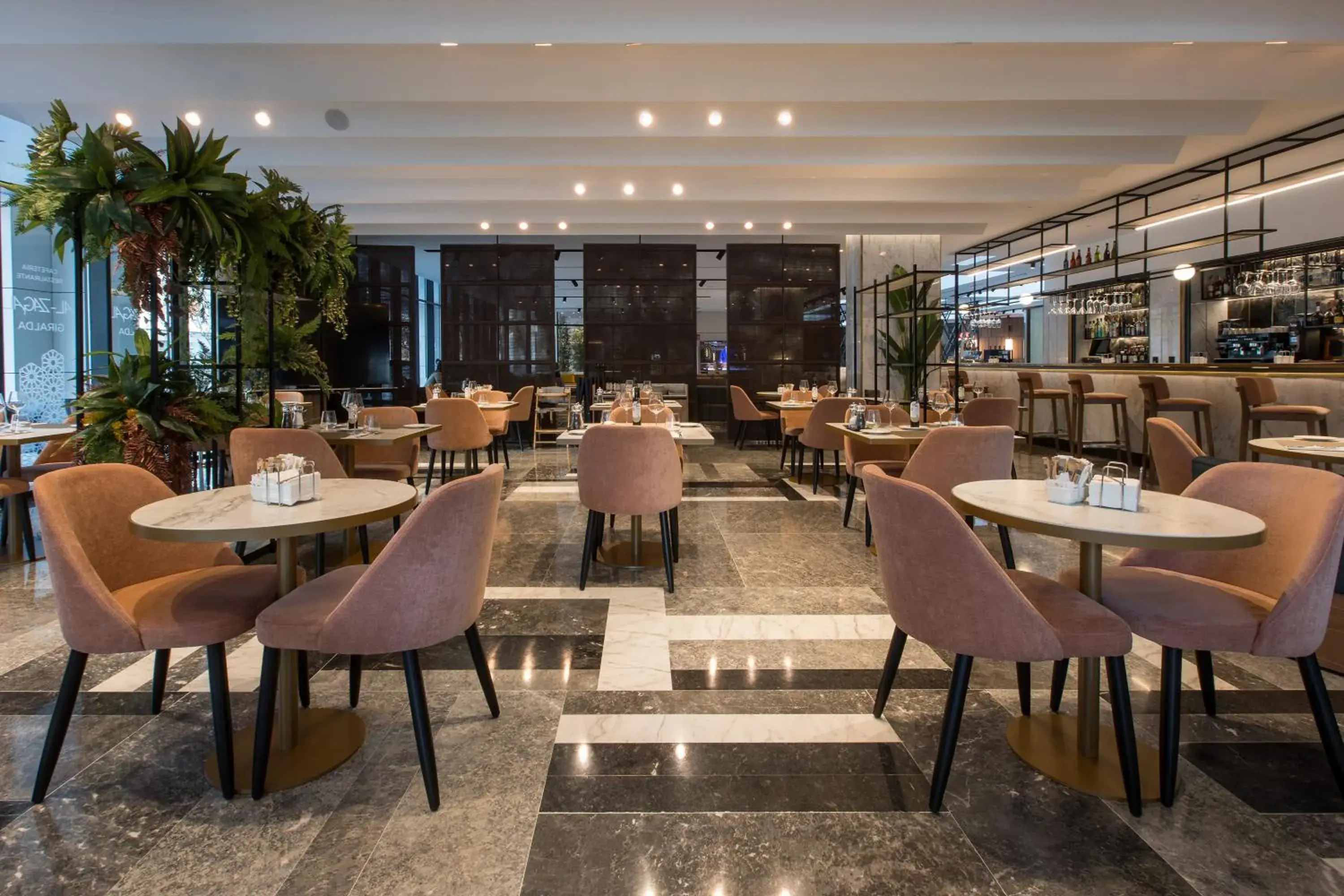 Restaurant/places to eat in Hotel Giralda Center Restaurant/places to eat in Hotel Giralda Center