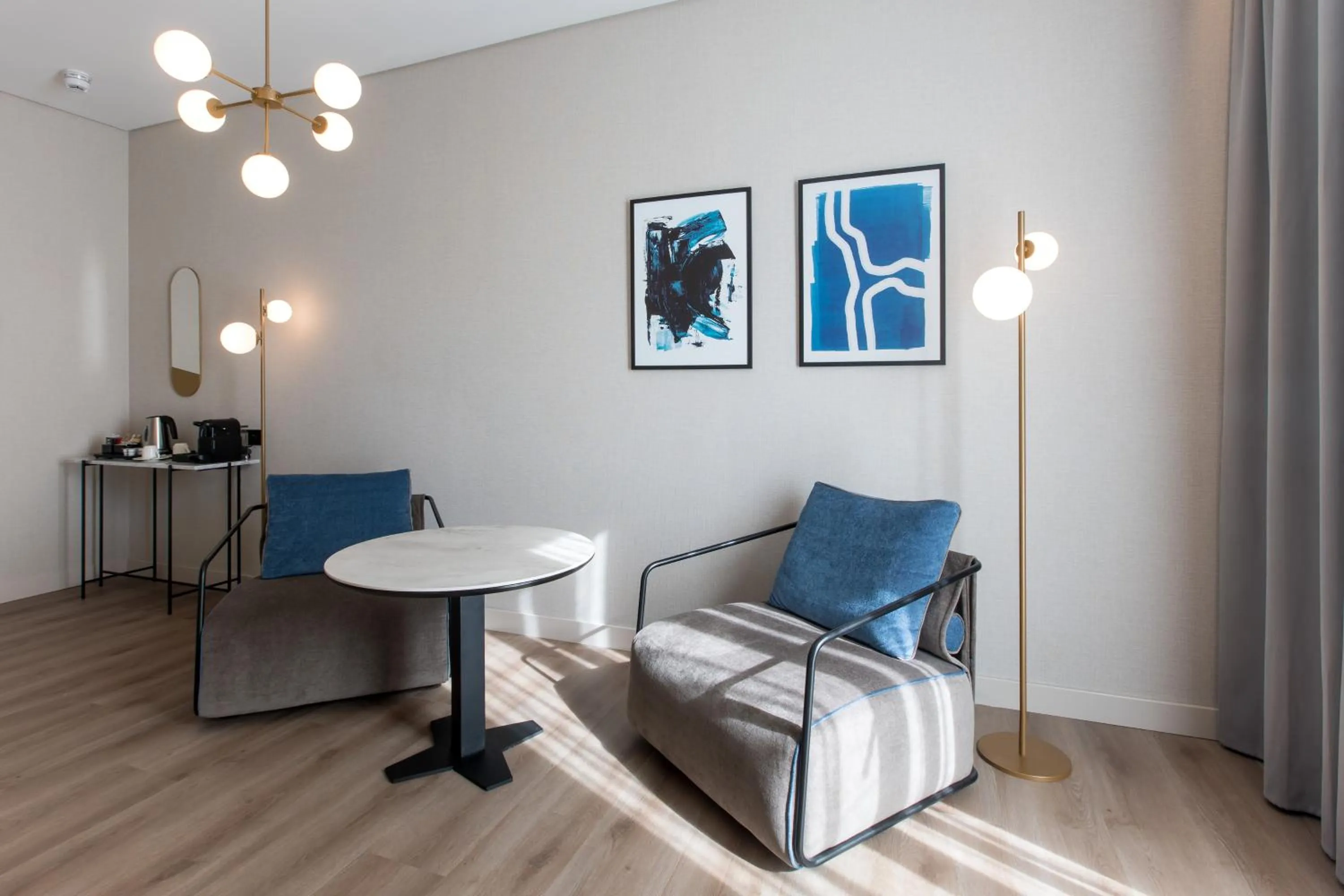 Living room in Hotel Giralda Center