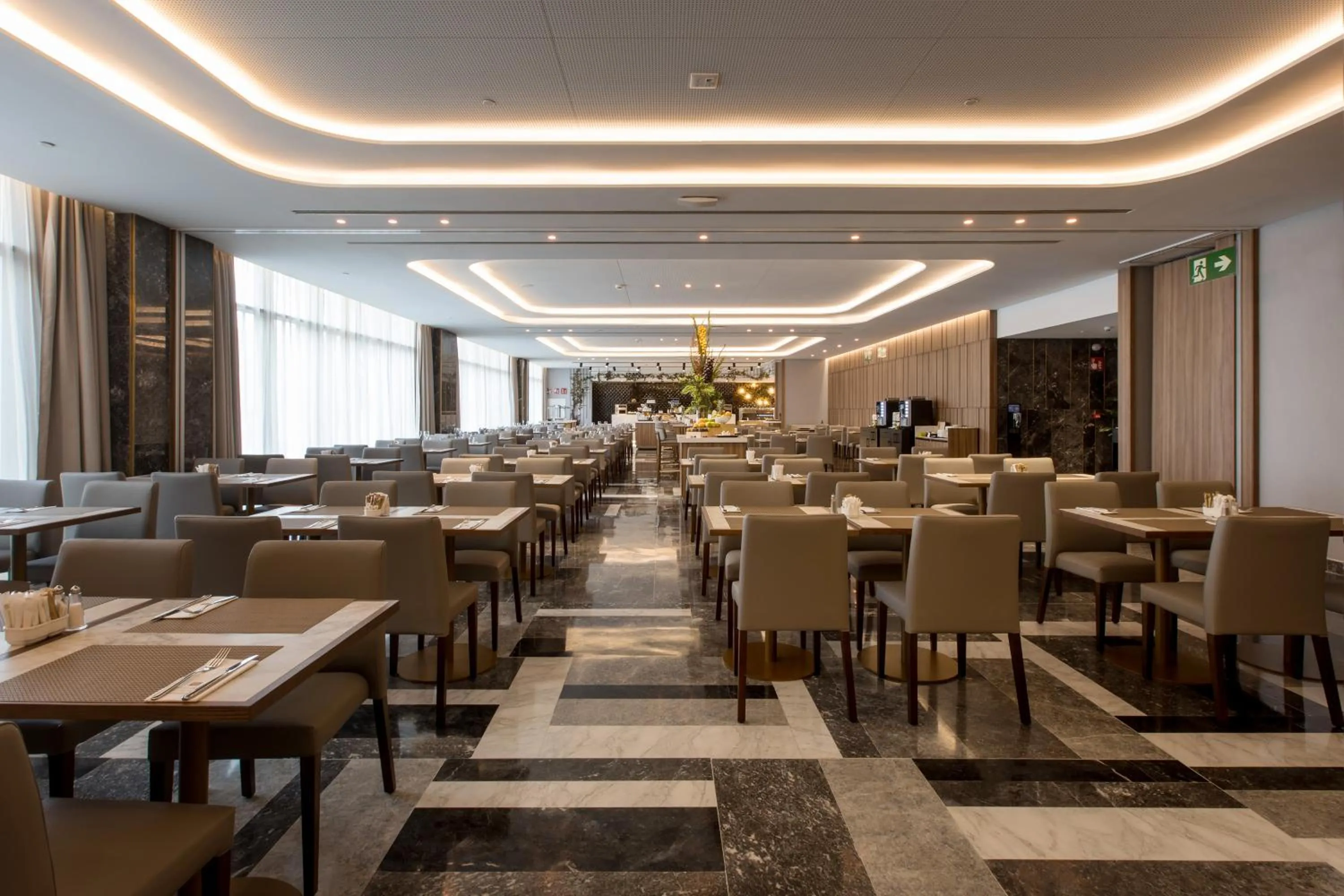 Buffet breakfast in Hotel Giralda Center