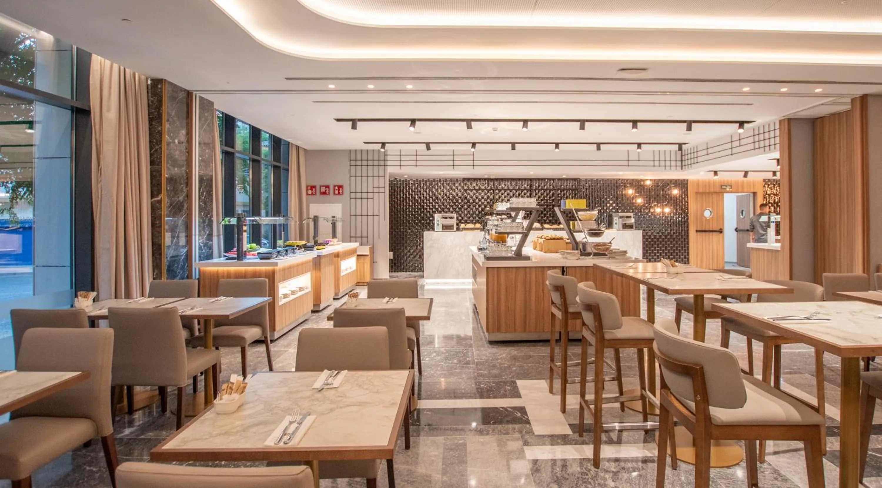 Breakfast in Hotel Giralda Center