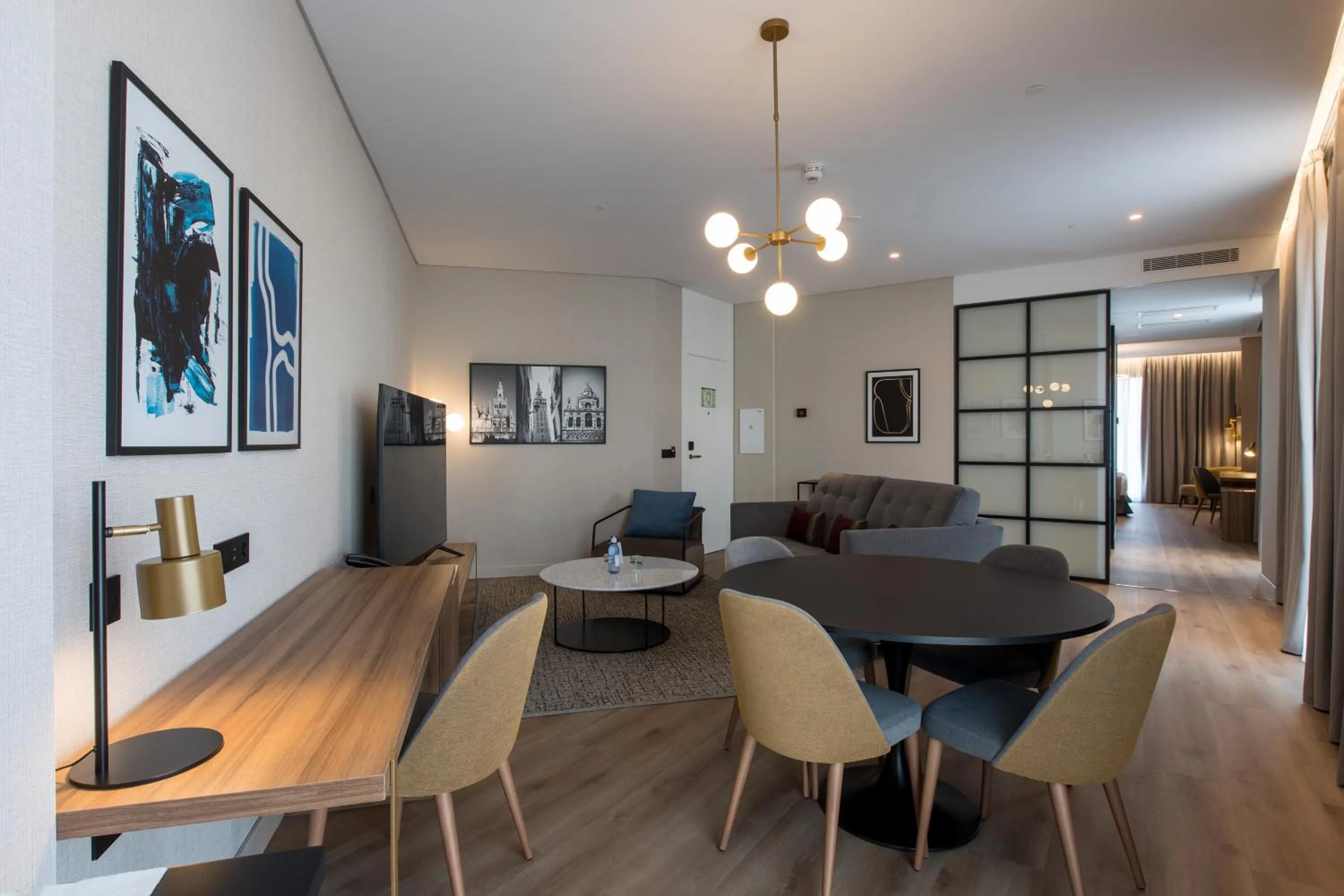 Living room in Hotel Giralda Center