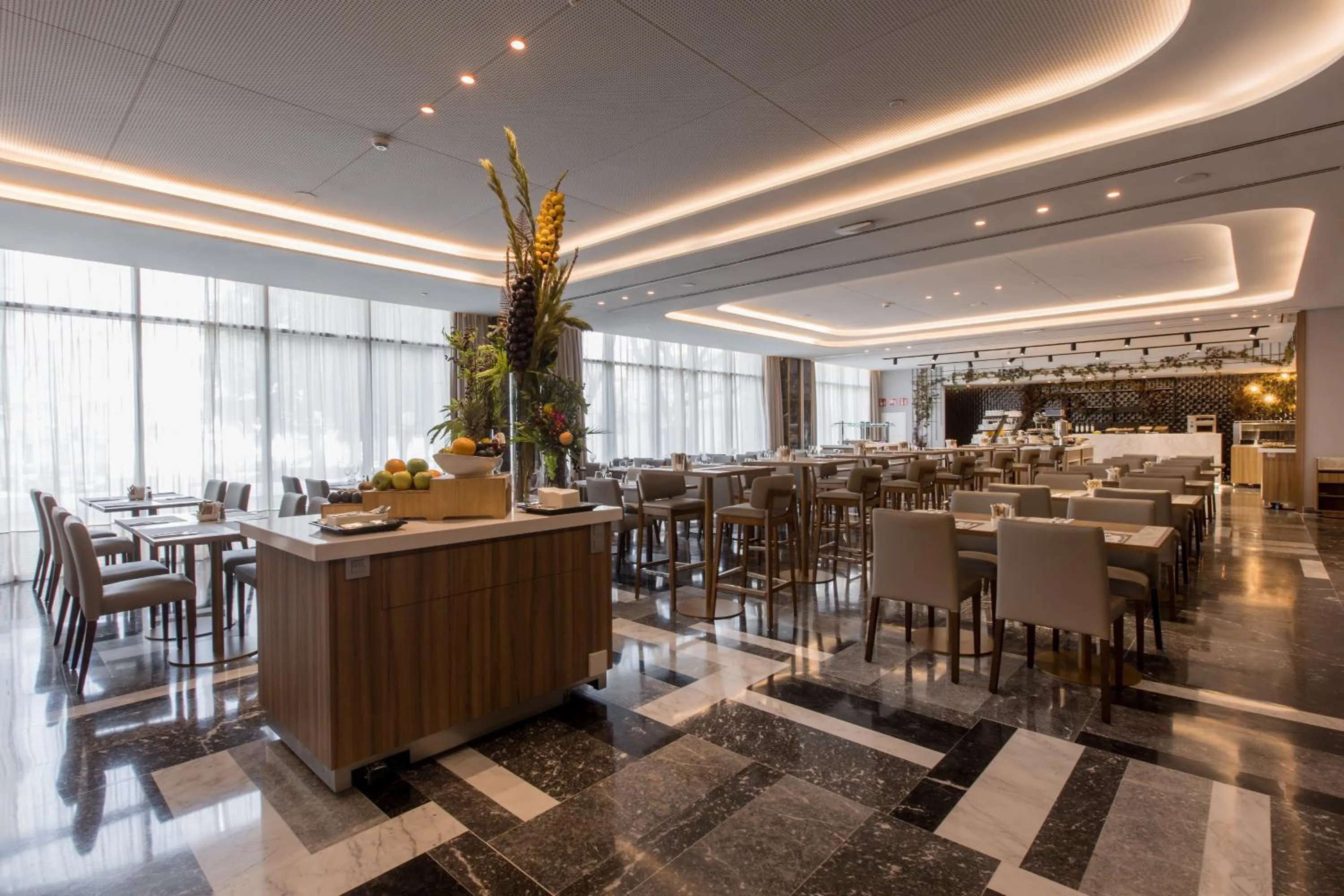 Buffet breakfast in Hotel Giralda Center