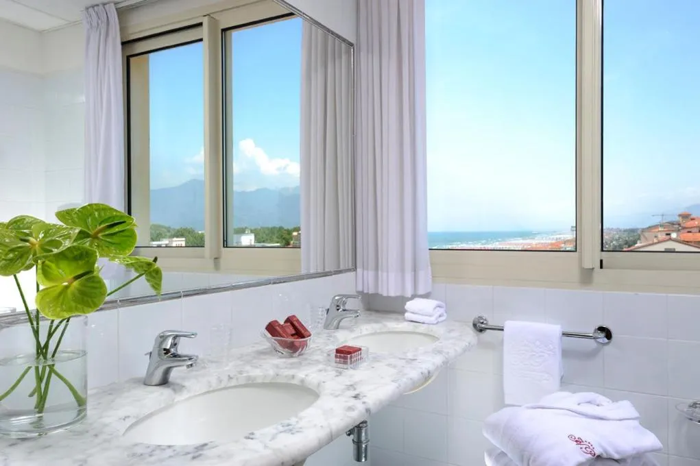 Bathroom in Hotel President