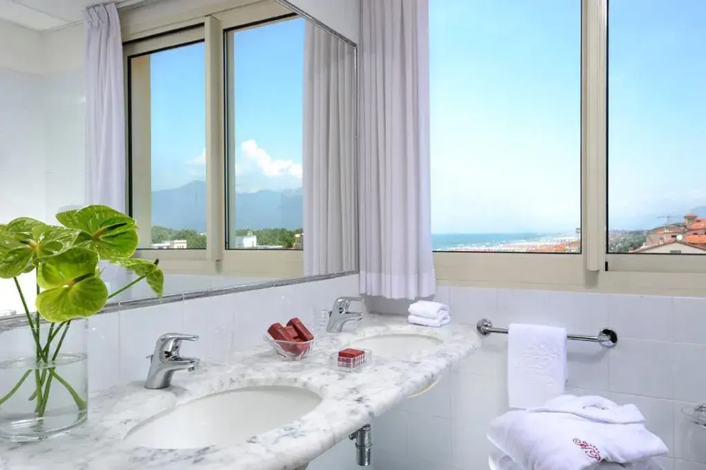 Bathroom in Hotel President Bathroom in Hotel President